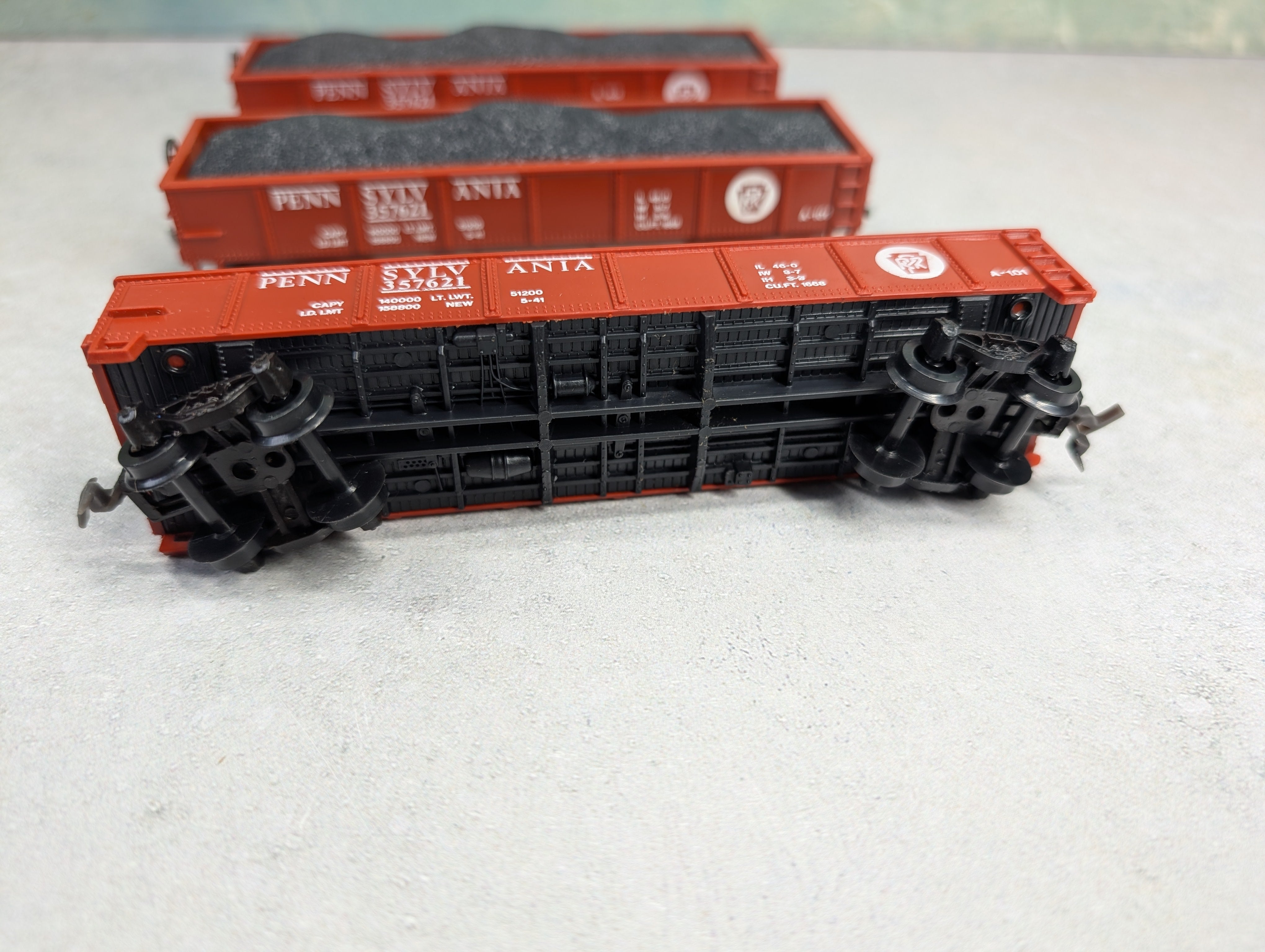 USED Model Power HO Scale 40' Gondola Pennsylvania #357621 Red w/ Load (3 pcs)