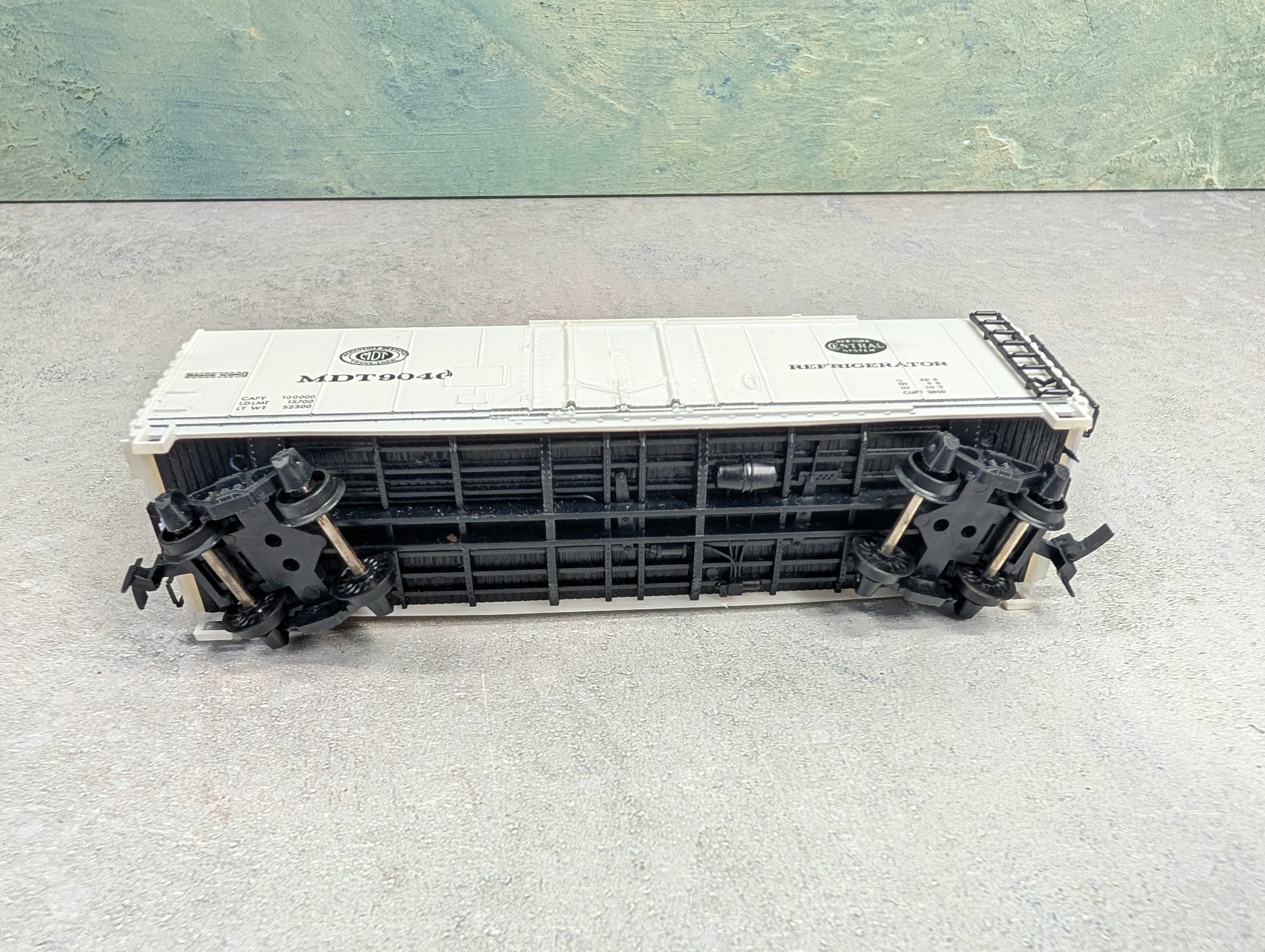 USED Model Power HO Scale 40' Reefer Box Car New York Central MDT #9040