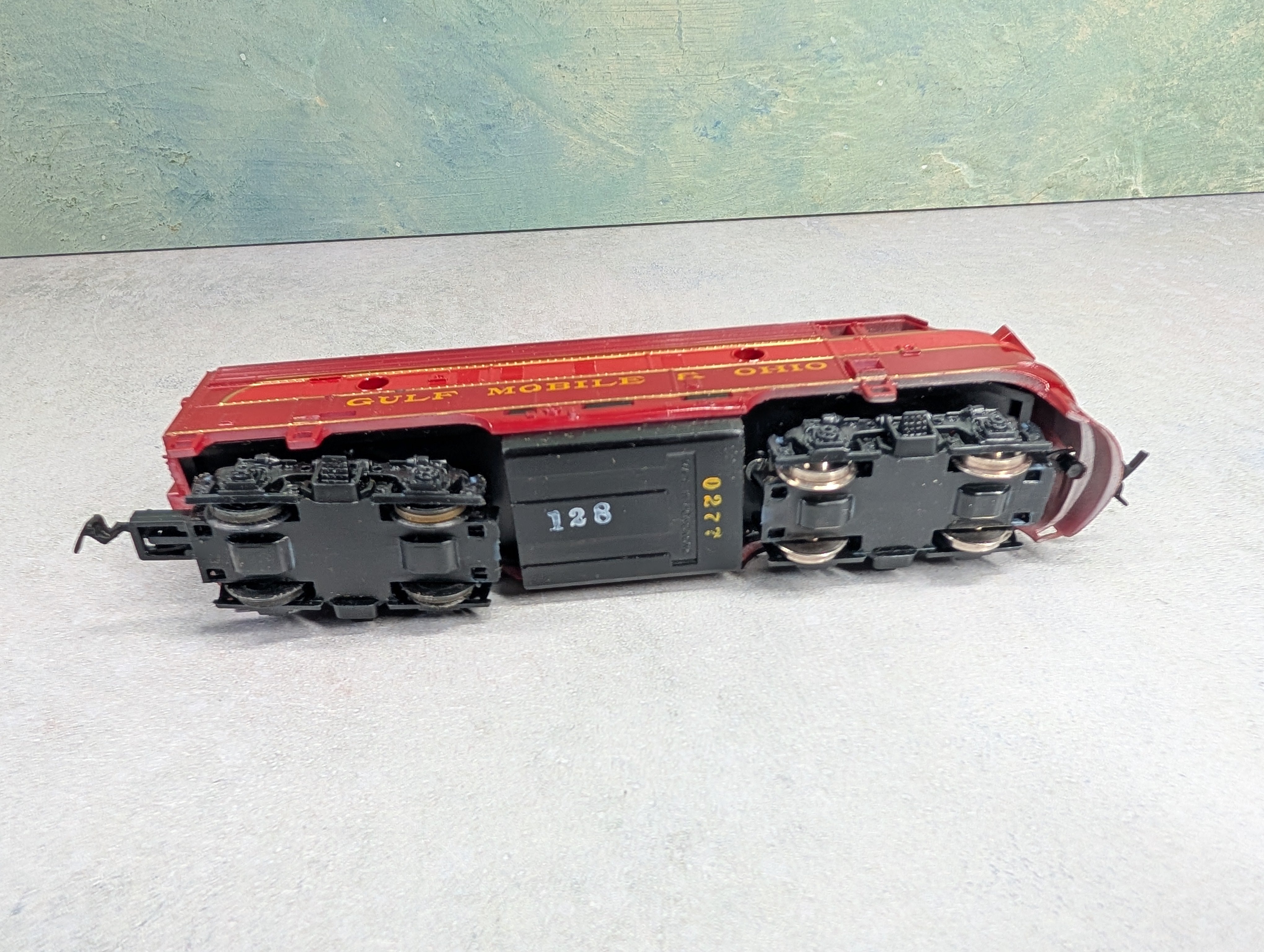 USED Life-Like HO Scale F-7 Diesel Locomotive Gulf Mobile & Ohio Parts/Repairs DC