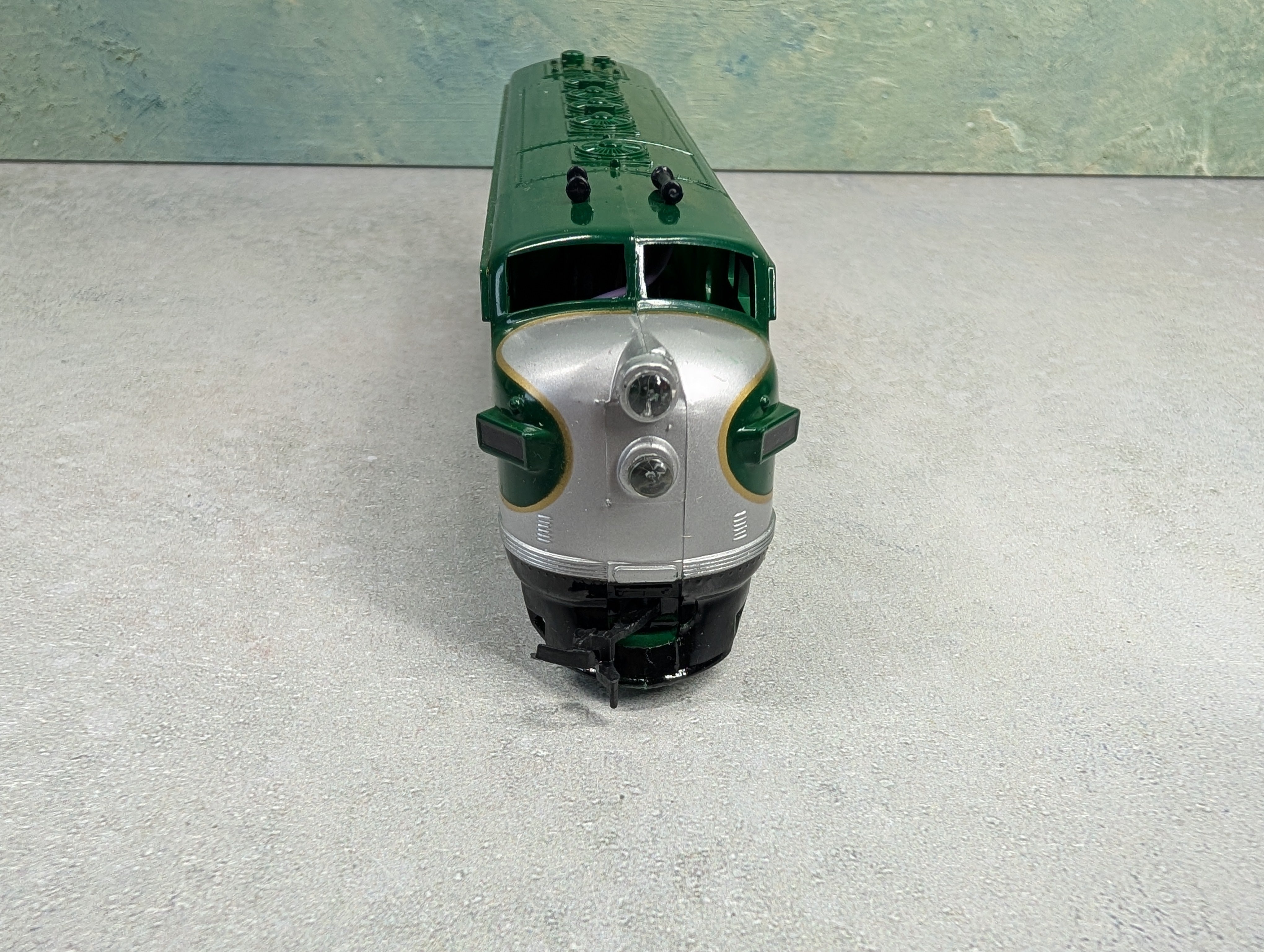 USED Life-Like HO Scale F-7 Diesel Locomotive Southern #6130 Parts/Repairs DC