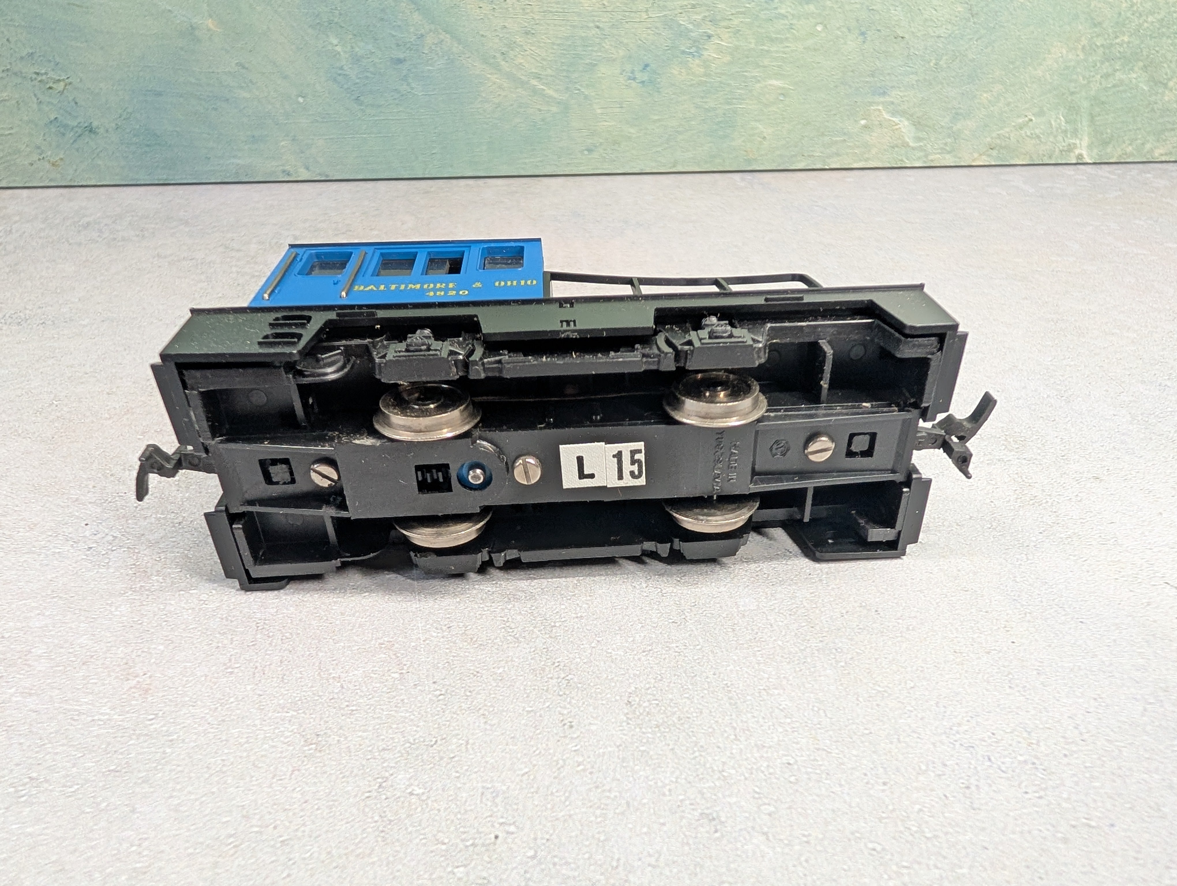USED AHM HO Scale 35 Ton Switcher Diesel Locomotive Baltimore and Ohio #4820 Runs Great DC