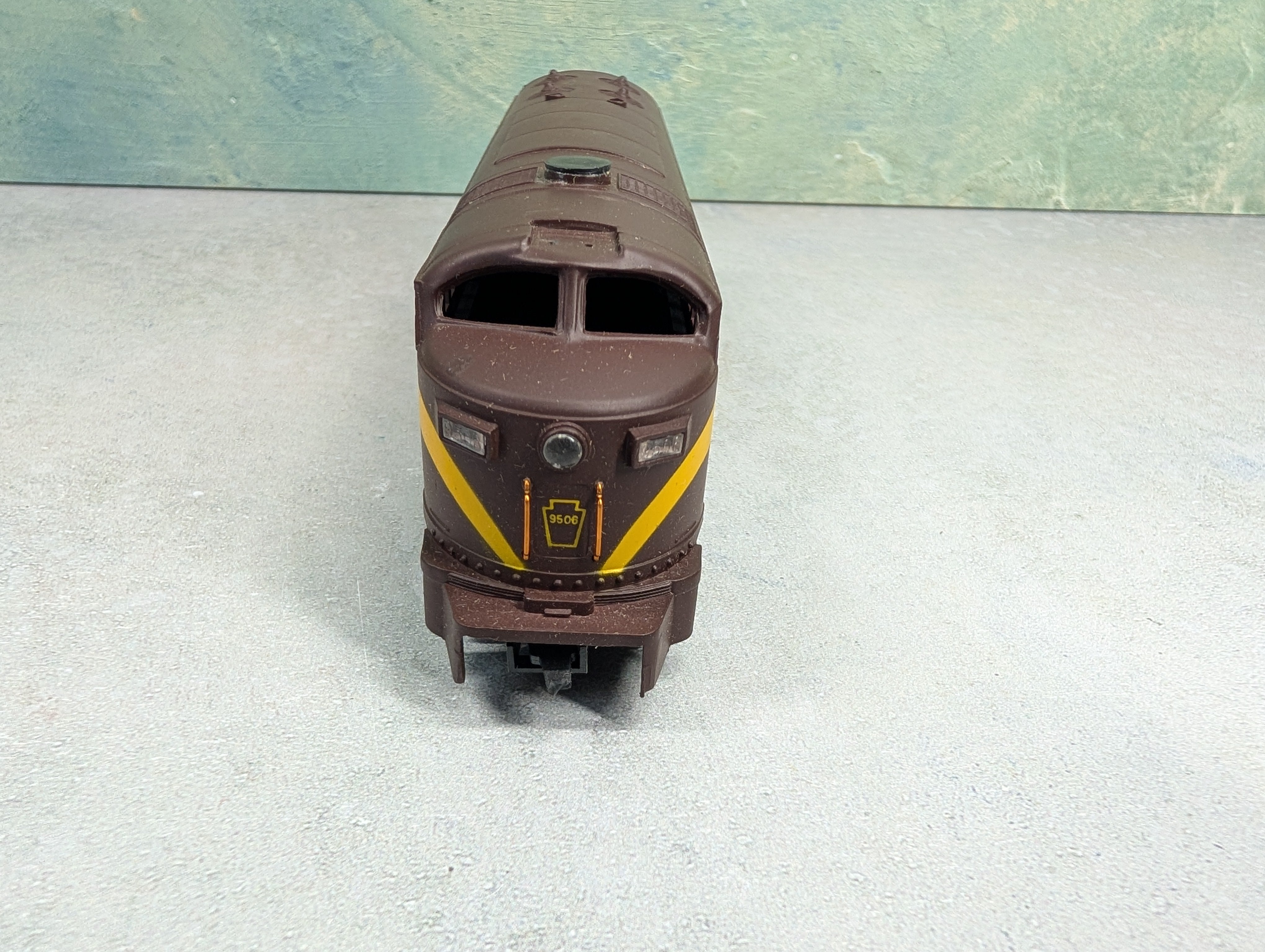 USED AHM HO Scale C-Liner Diesel Locomotive Pennsylvania #9506-A Unpowered