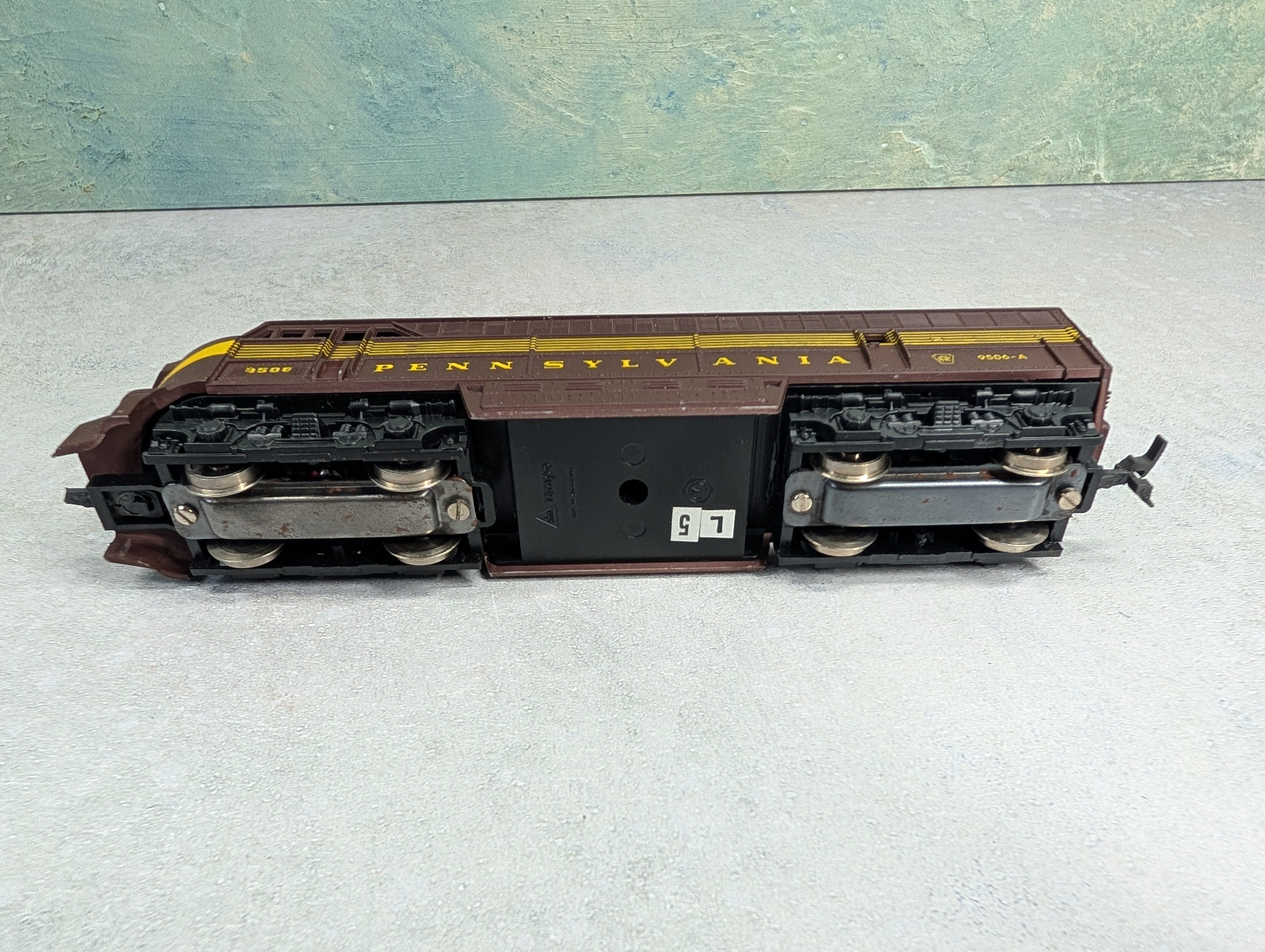 USED AHM HO Scale C-Liner Diesel Locomotive Pennsylvania #9506-A Unpowered