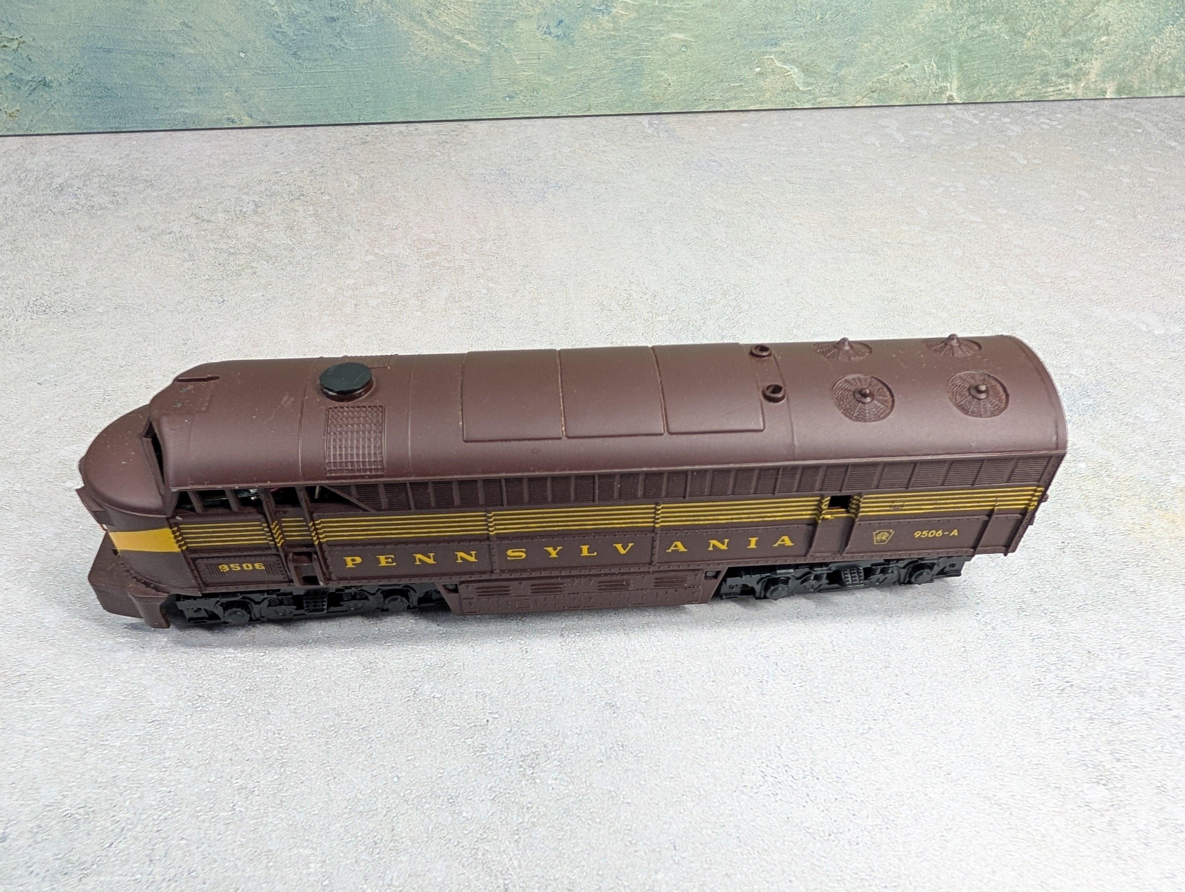 USED AHM HO Scale C-Liner Diesel Locomotive Pennsylvania #9506-A Unpowered