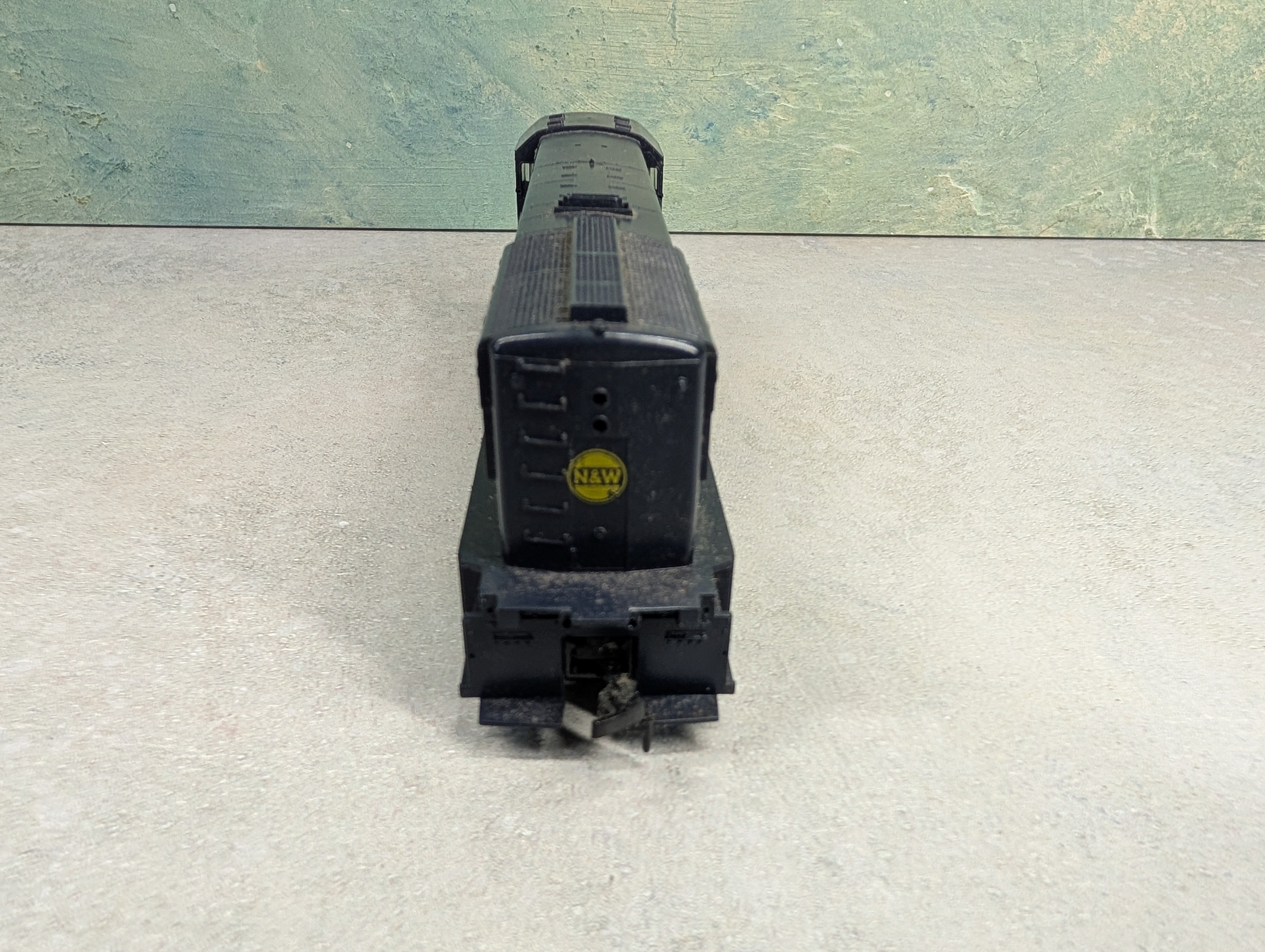 USED Athearn HO Scale U28B Diesel Locomotive Norfolk & Western #1903 Runs DC