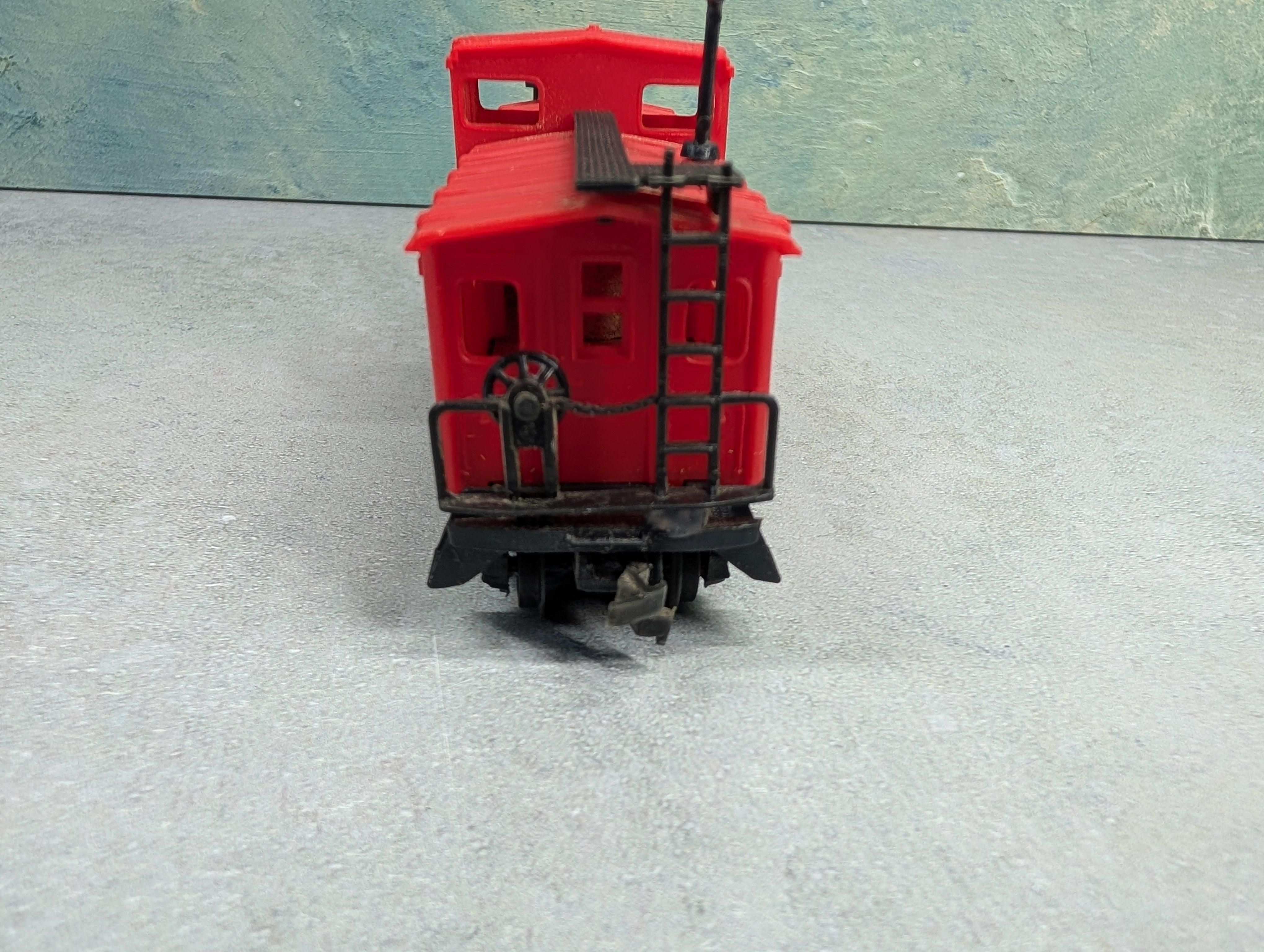 USED HO Scale Safety Red Caboose #1435