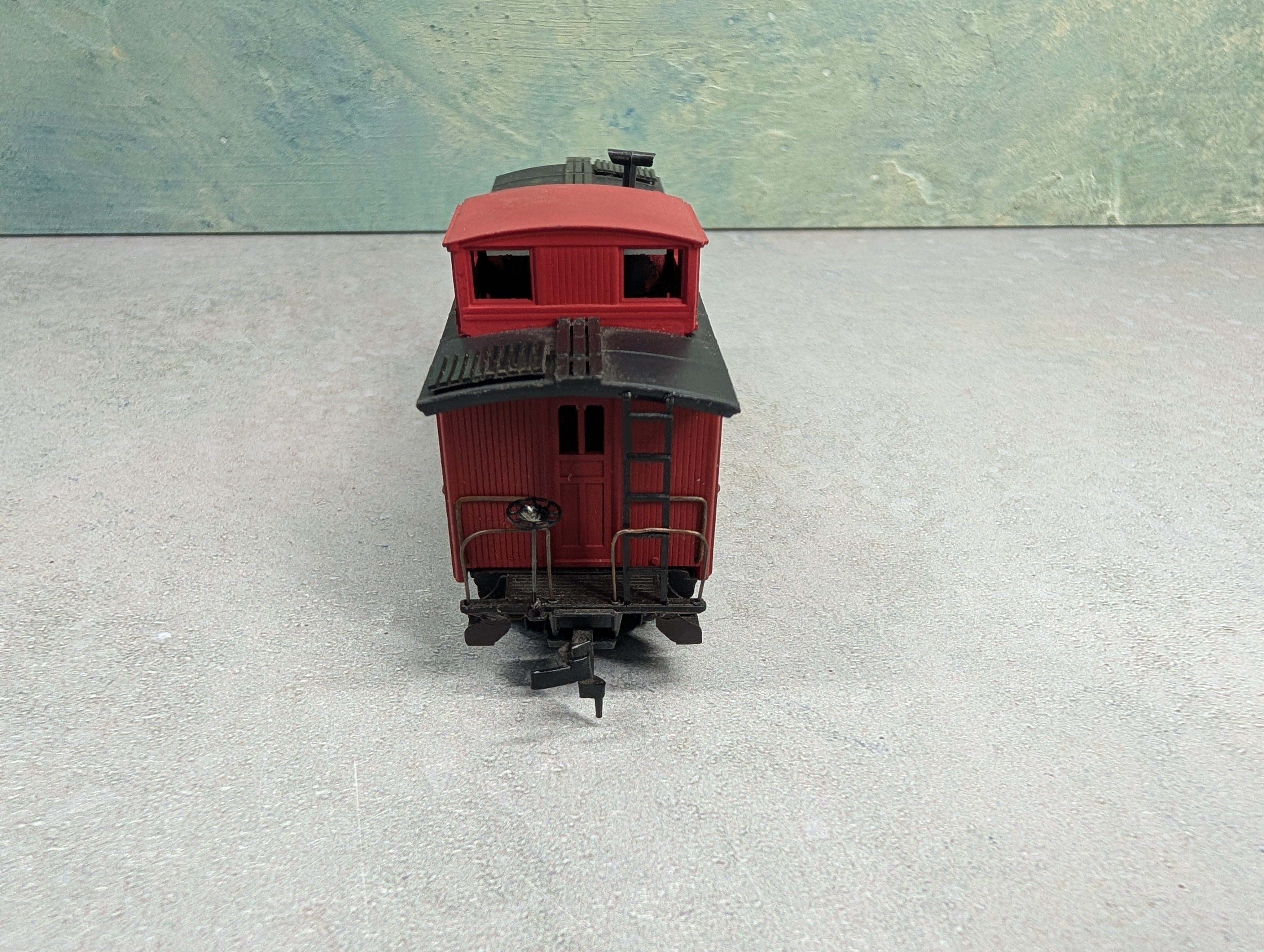 USED Roundhouse HO Scale Wooden Caboose Reading #76000