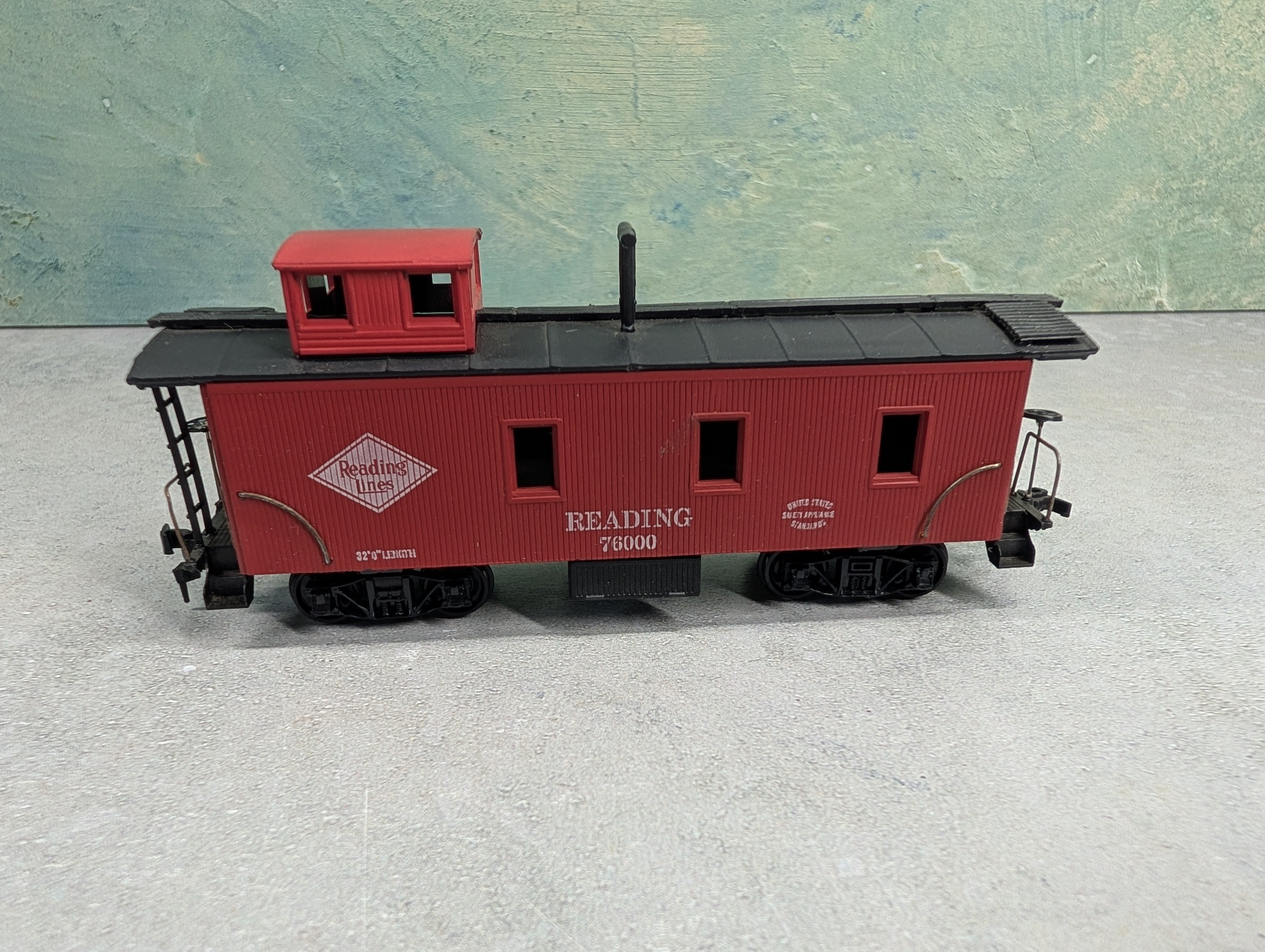 USED Roundhouse HO Scale Wooden Caboose Reading #76000