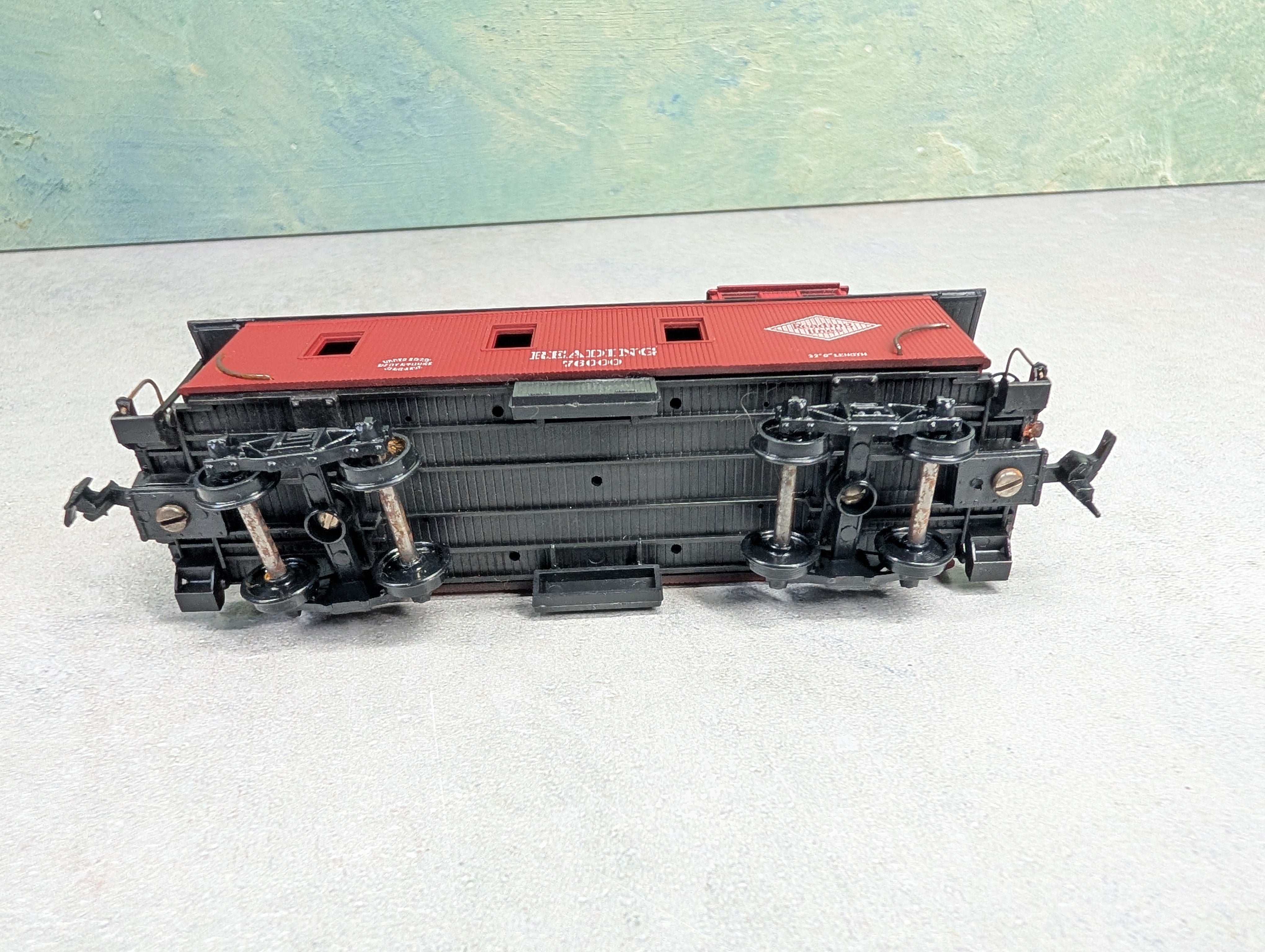 USED Roundhouse HO Scale Wooden Caboose Reading #76000