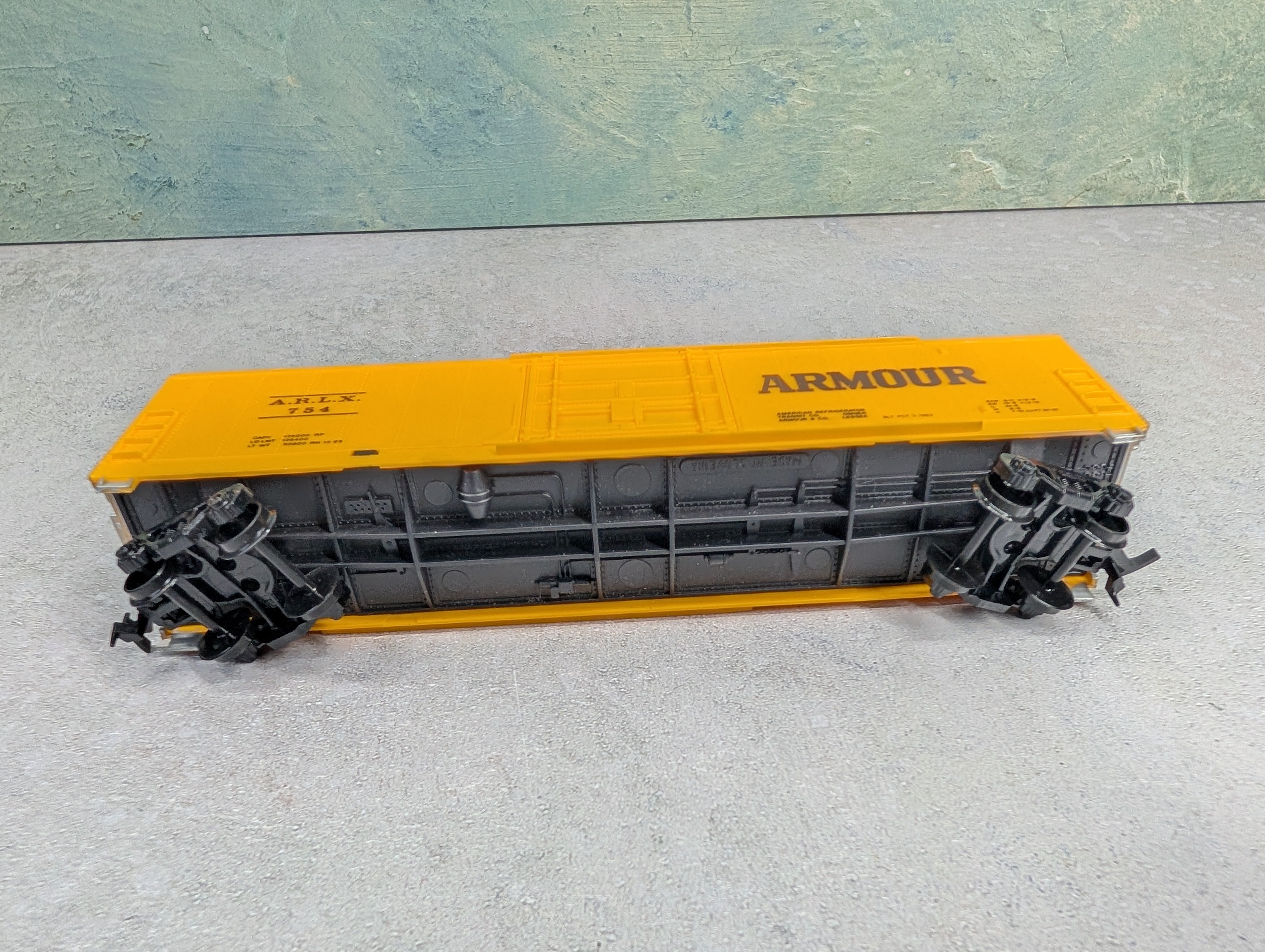 USED AHM HO Scale 50' Box Car Armour Refrigerator Line