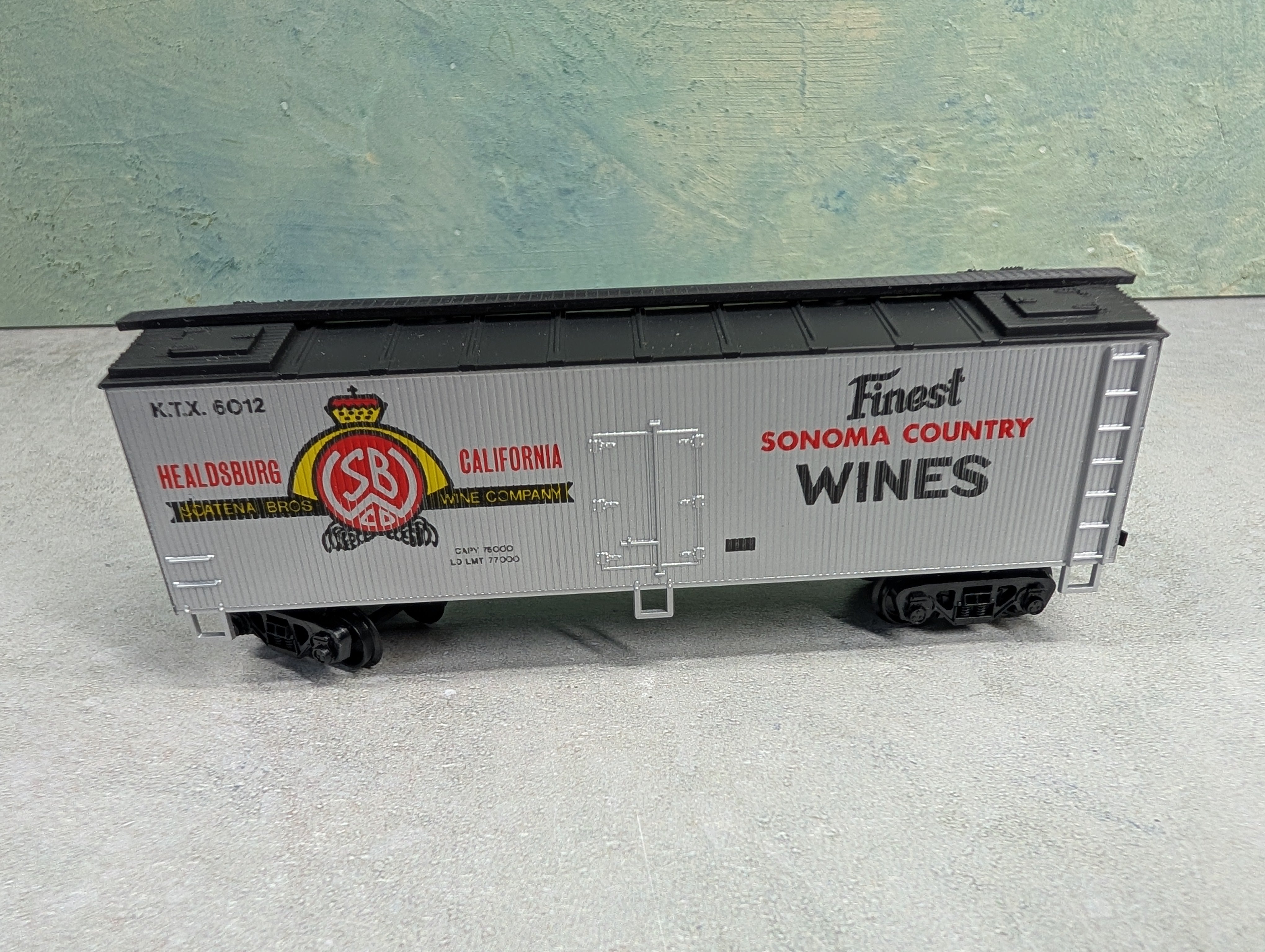 USED IHC HO Scale 40' Wooden Reefer Box Car Sonoma Country Wines KTX #6012