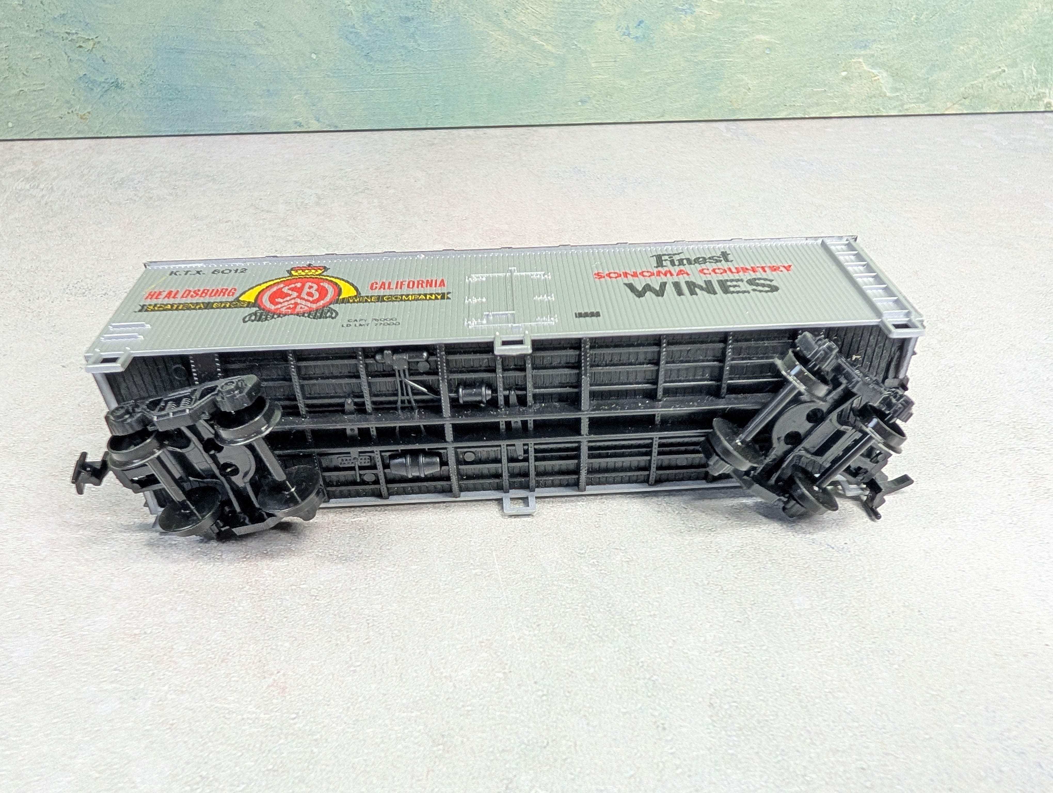 USED IHC HO Scale 40' Wooden Reefer Box Car Sonoma Country Wines KTX #6012