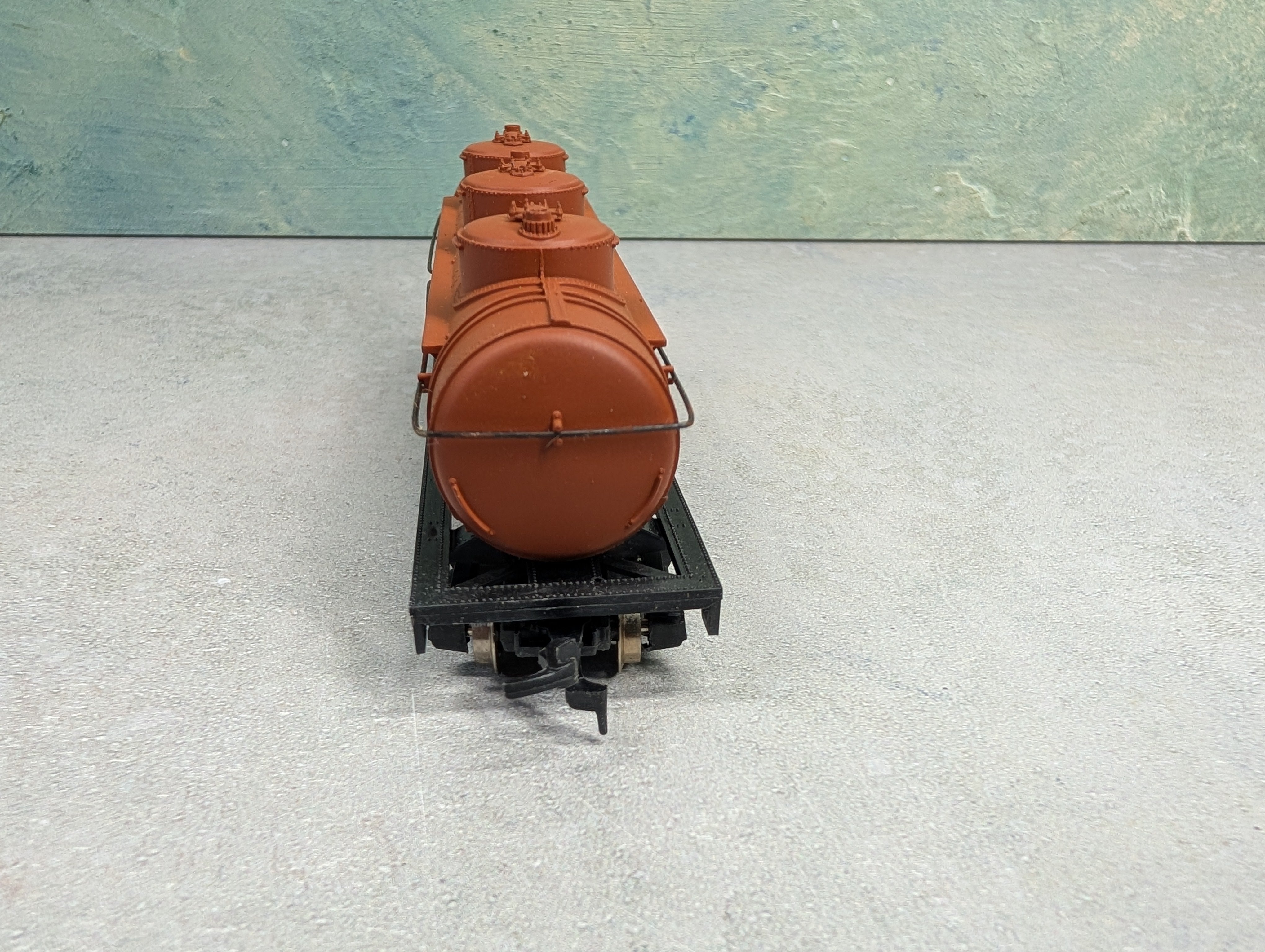 USED AHM HO Scale Triple Dome Tank Car Mobilgas SVX #1442