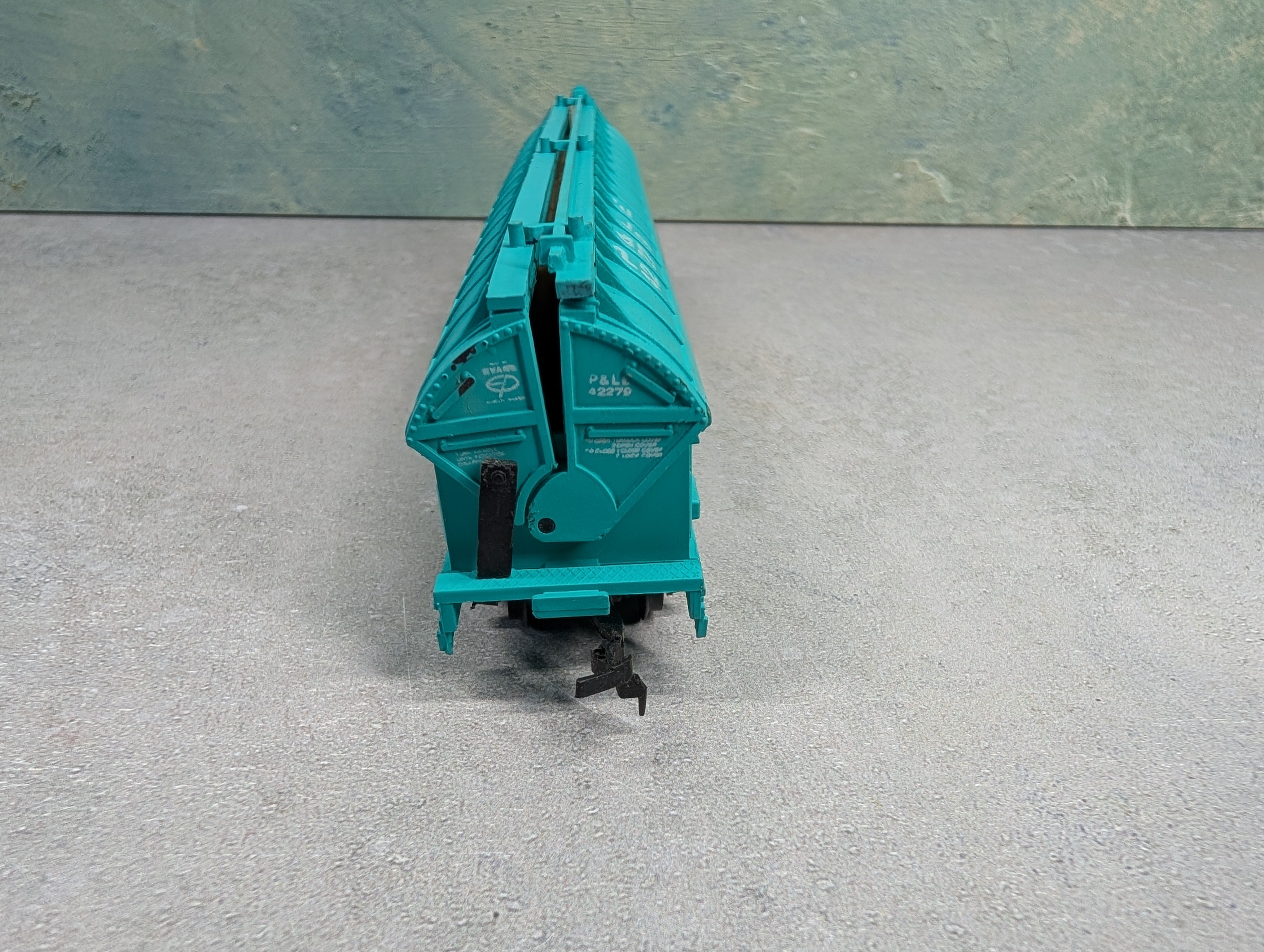 USED AHM HO Scale Coil Car Pittsburgh & Lake Erie P&LE #42279 w/ Load