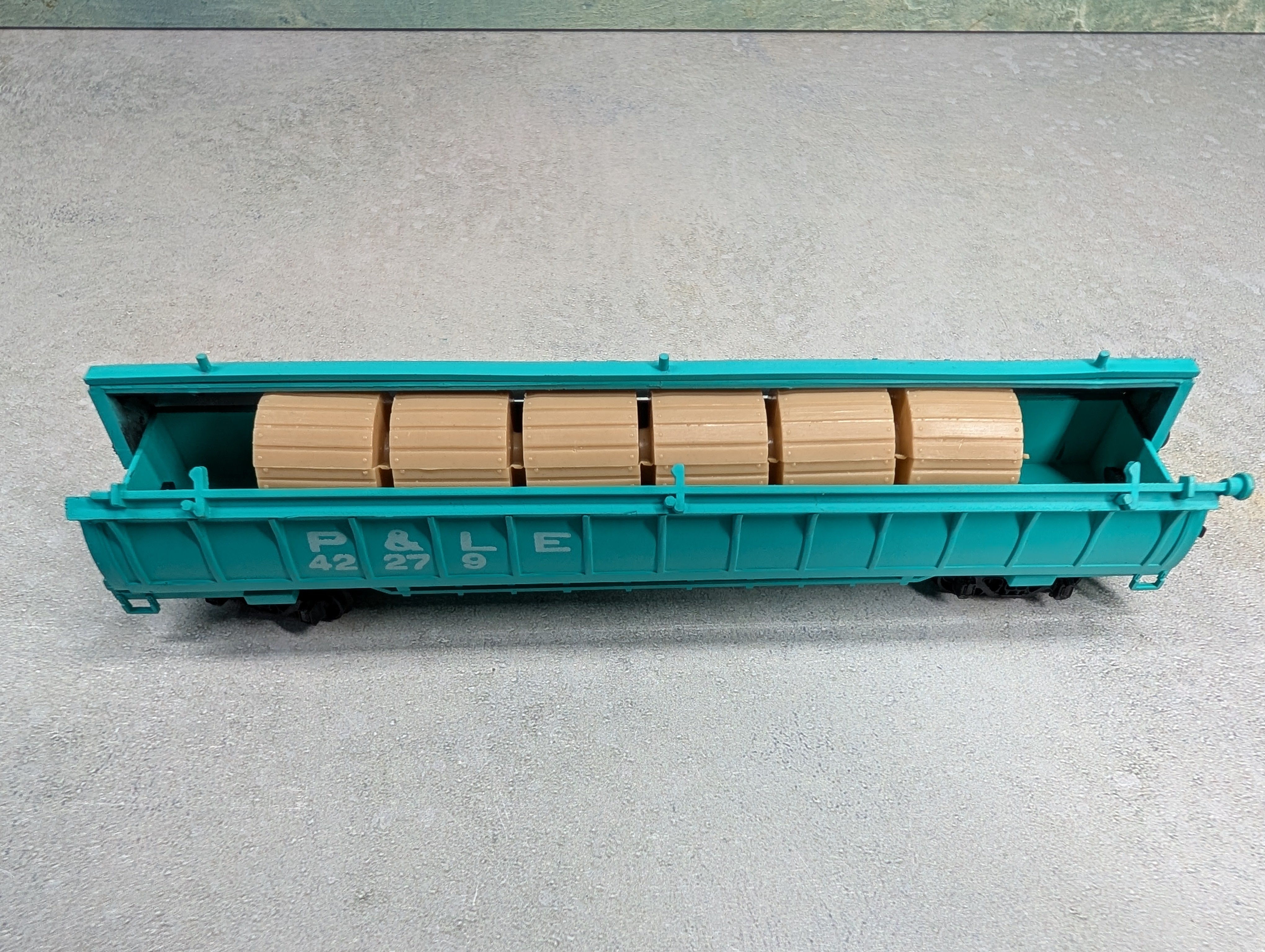 USED AHM HO Scale Coil Car Pittsburgh & Lake Erie P&LE #42279 w/ Load