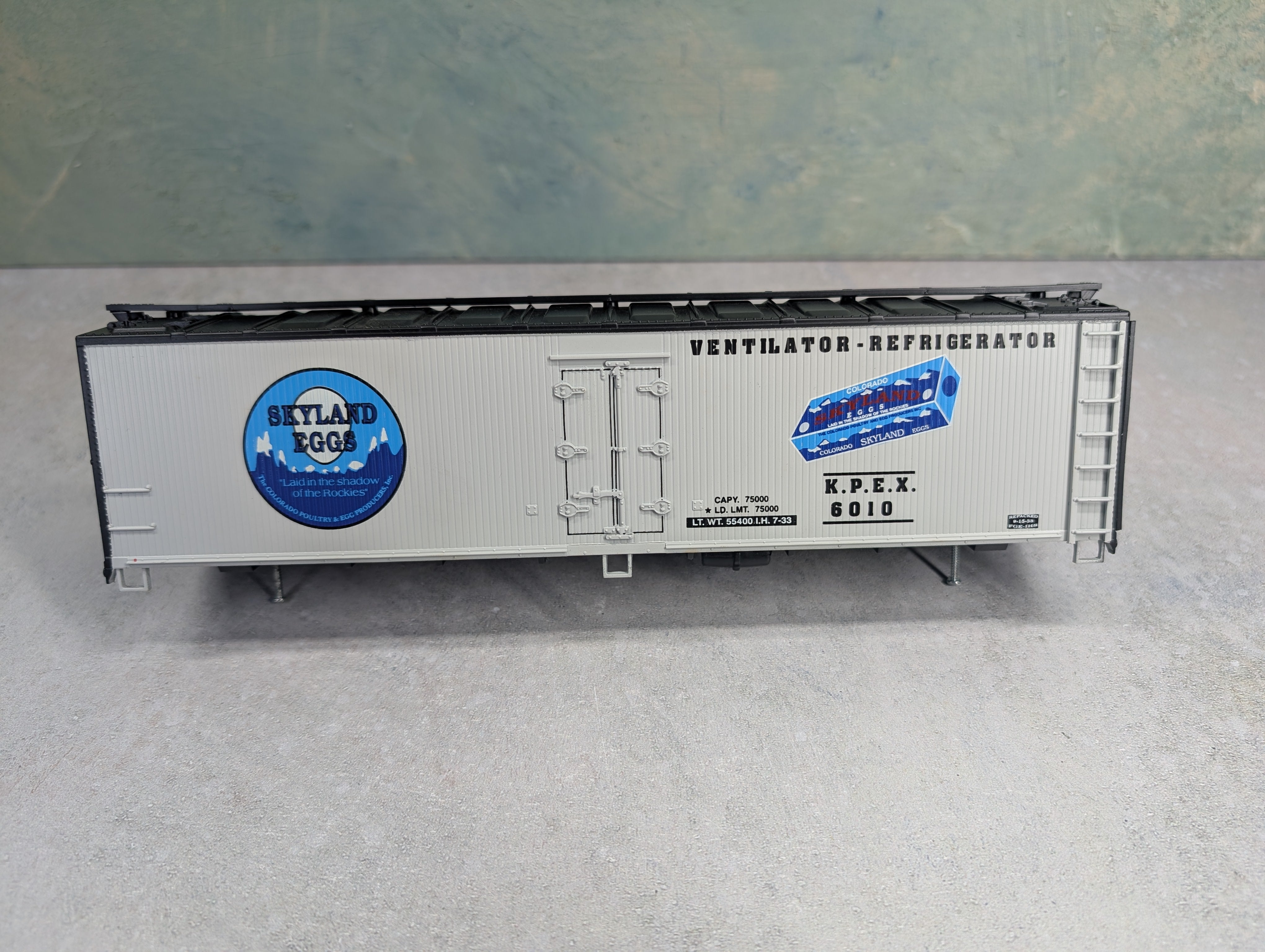 USED Weaver U3117 O Wood Side Refrigerator Car Skyland Eggs KPEX #6010 3 Rail, No Trucks/Couplers