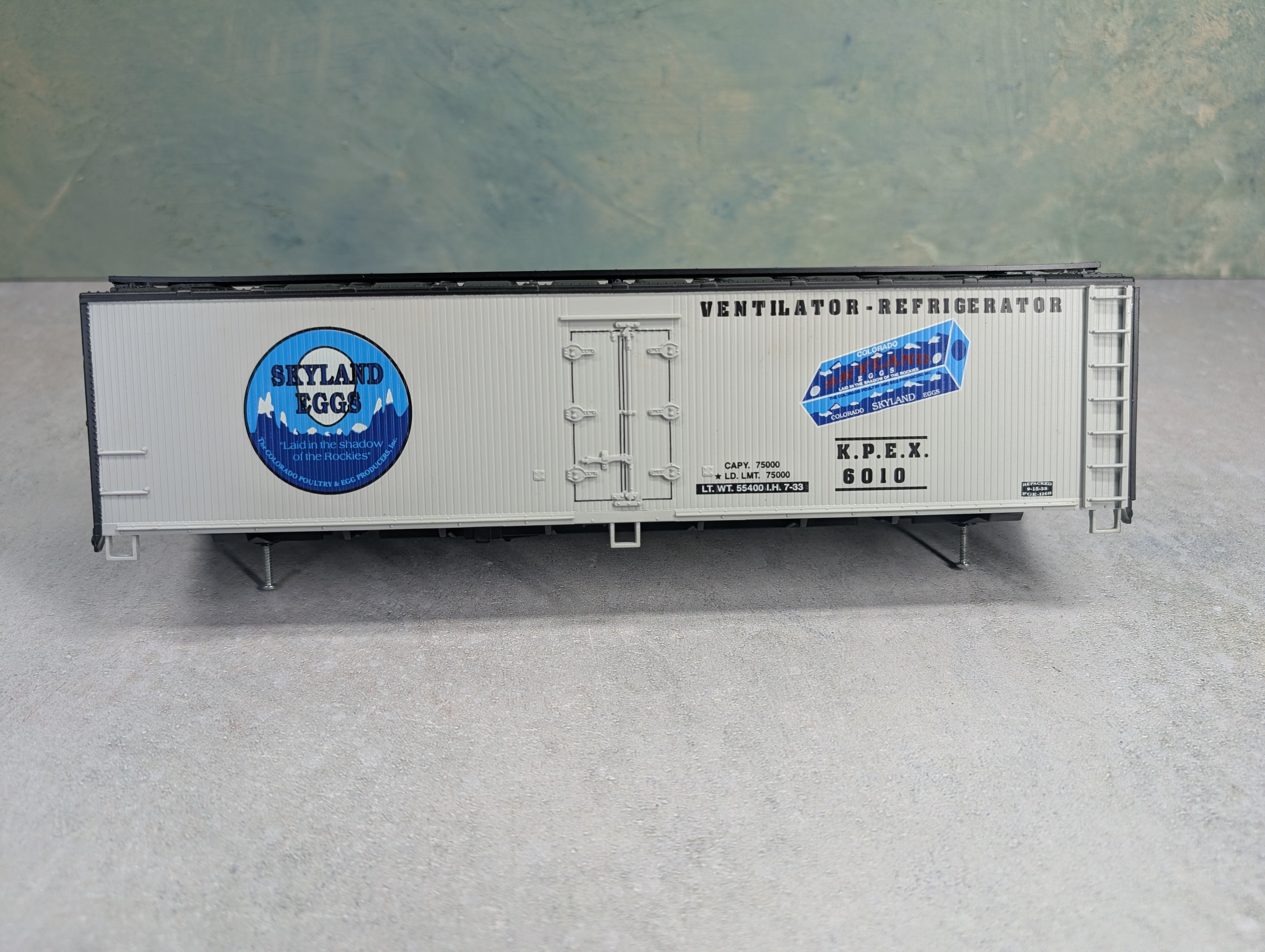 USED Weaver U3117 O Wood Side Refrigerator Car Skyland Eggs KPEX #6010 3 Rail, No Trucks/Couplers