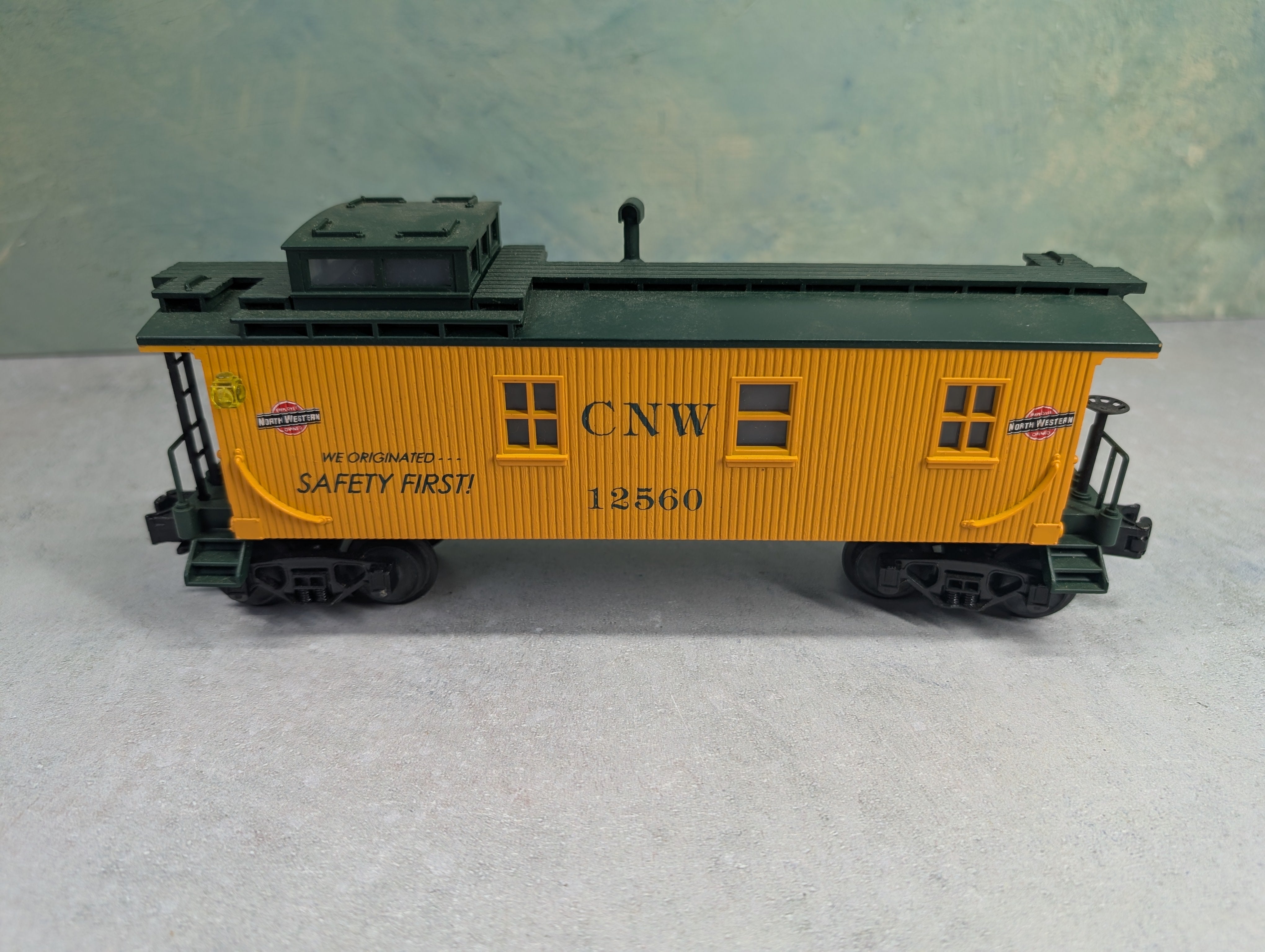 USED MTH Rail King RK-7707L O Semi-Scale Wooden Caboose Chicago & North Western CNW #12560 Lights Up!