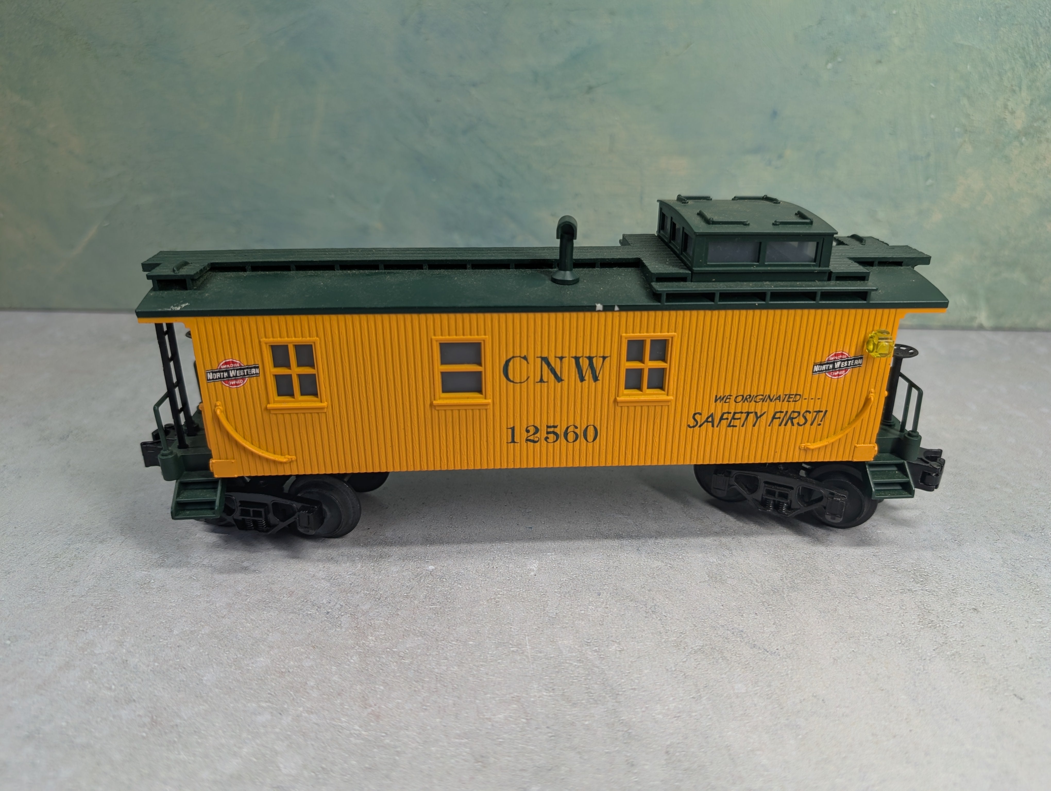 USED MTH Rail King RK-7707L O Semi-Scale Wooden Caboose Chicago & North Western CNW #12560 Lights Up!