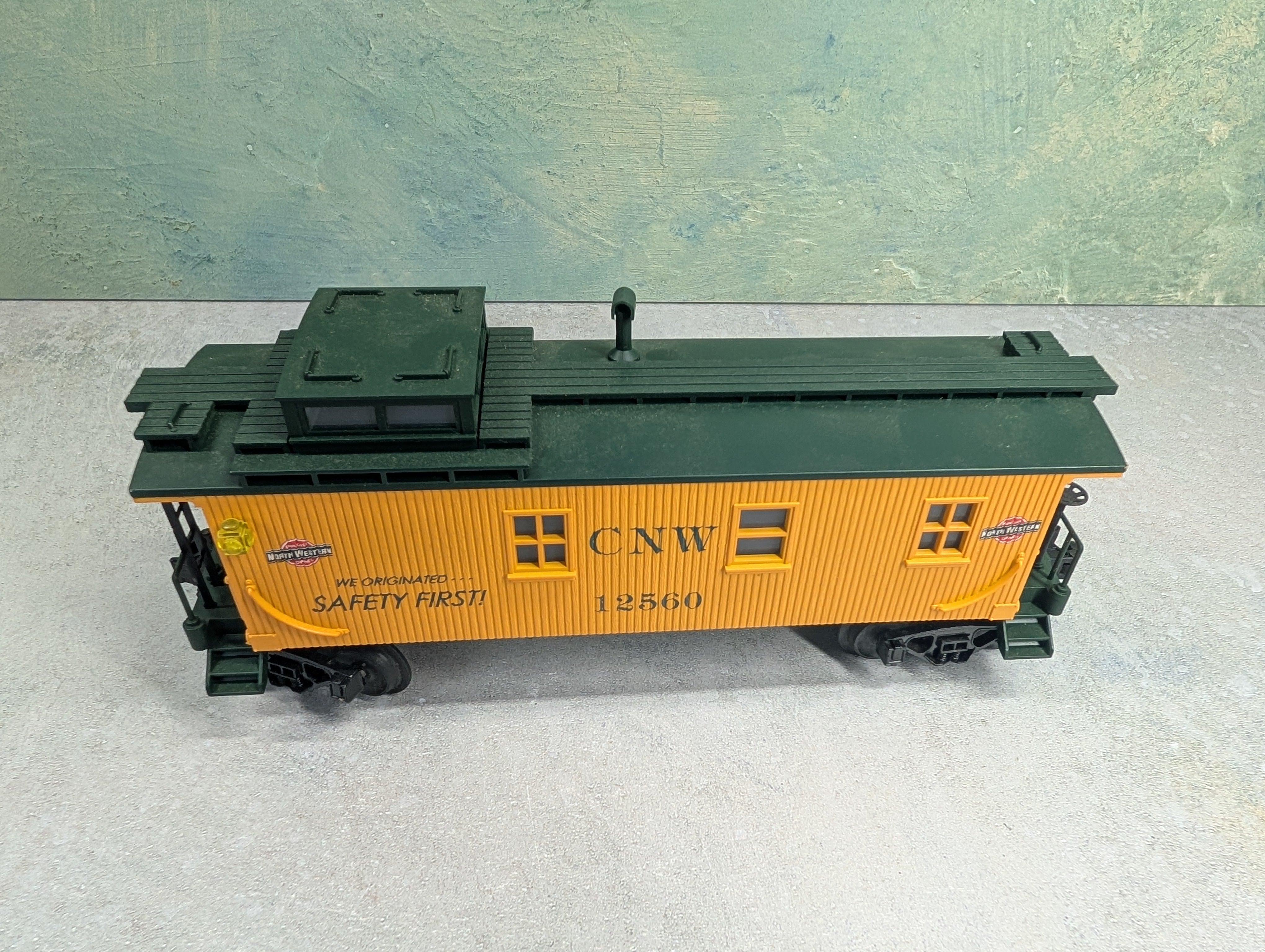 USED MTH Rail King RK-7707L O Semi-Scale Wooden Caboose Chicago & North Western CNW #12560 Lights Up!