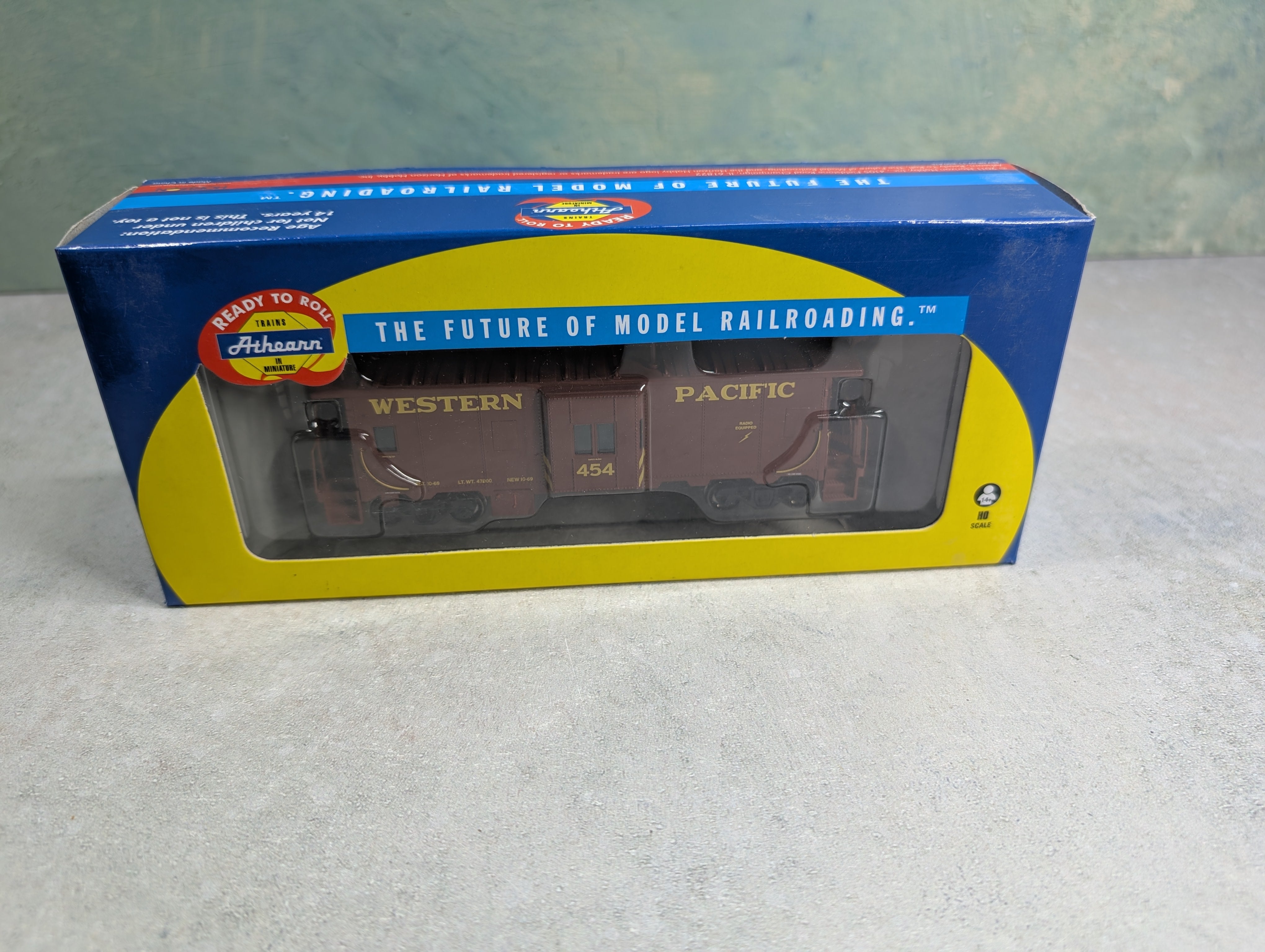 USED Athearn 74756 HO Scale Bay Window Caboose Western Pacific #454