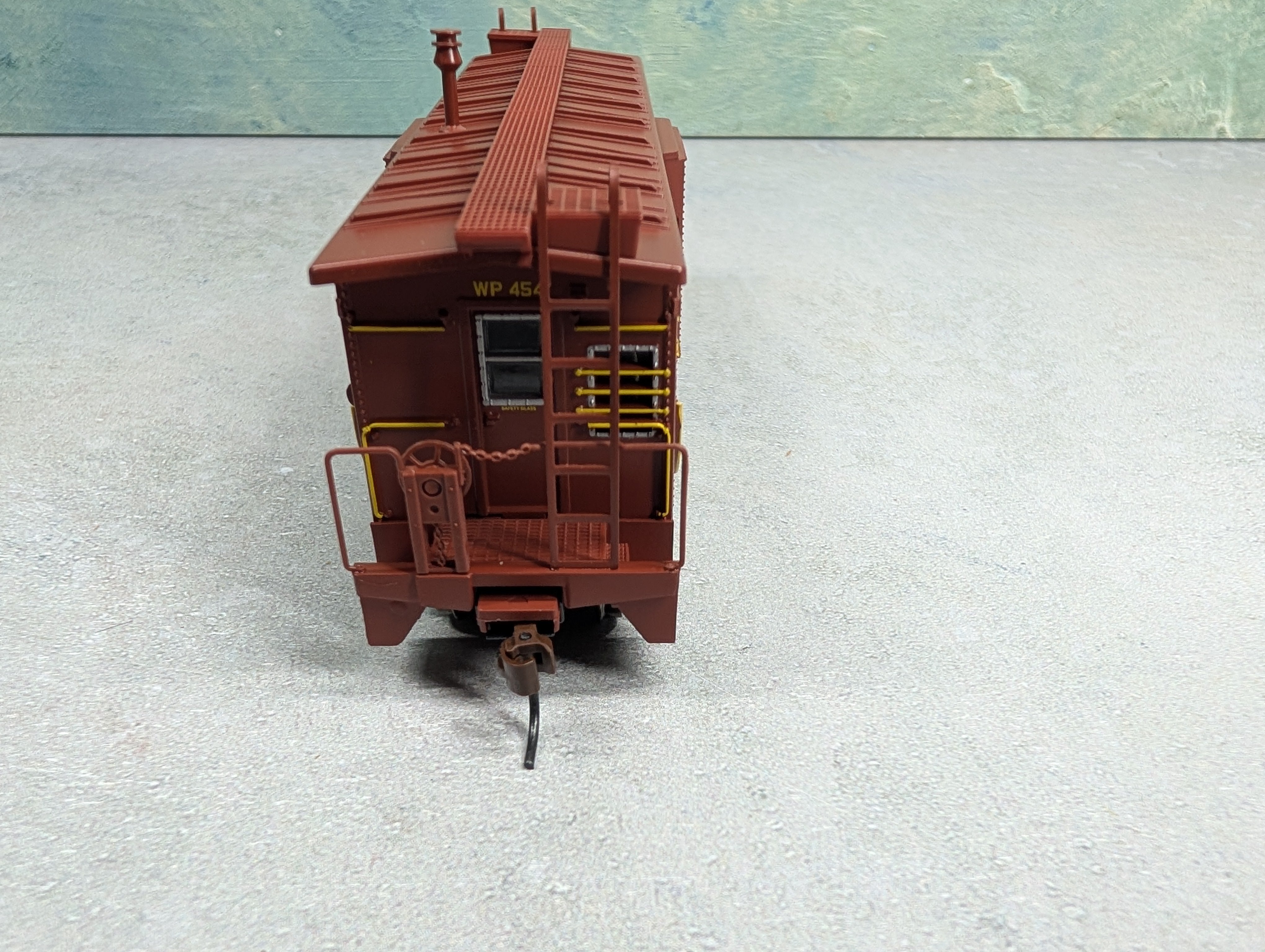 USED Athearn 74756 HO Scale Bay Window Caboose Western Pacific #454