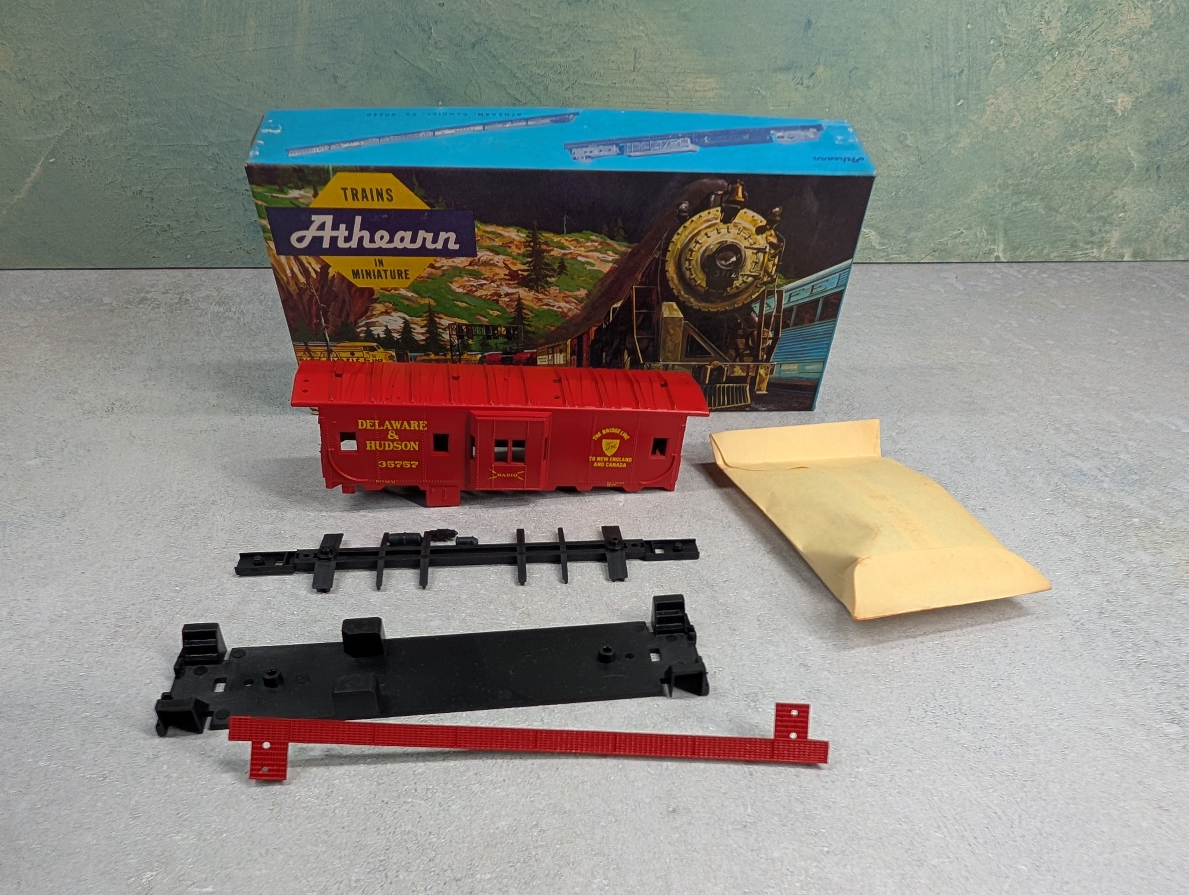 USED Athearn HO Scale Bay Window Caboose Delaware and Hudson #35757 KIT Bev-Bel
