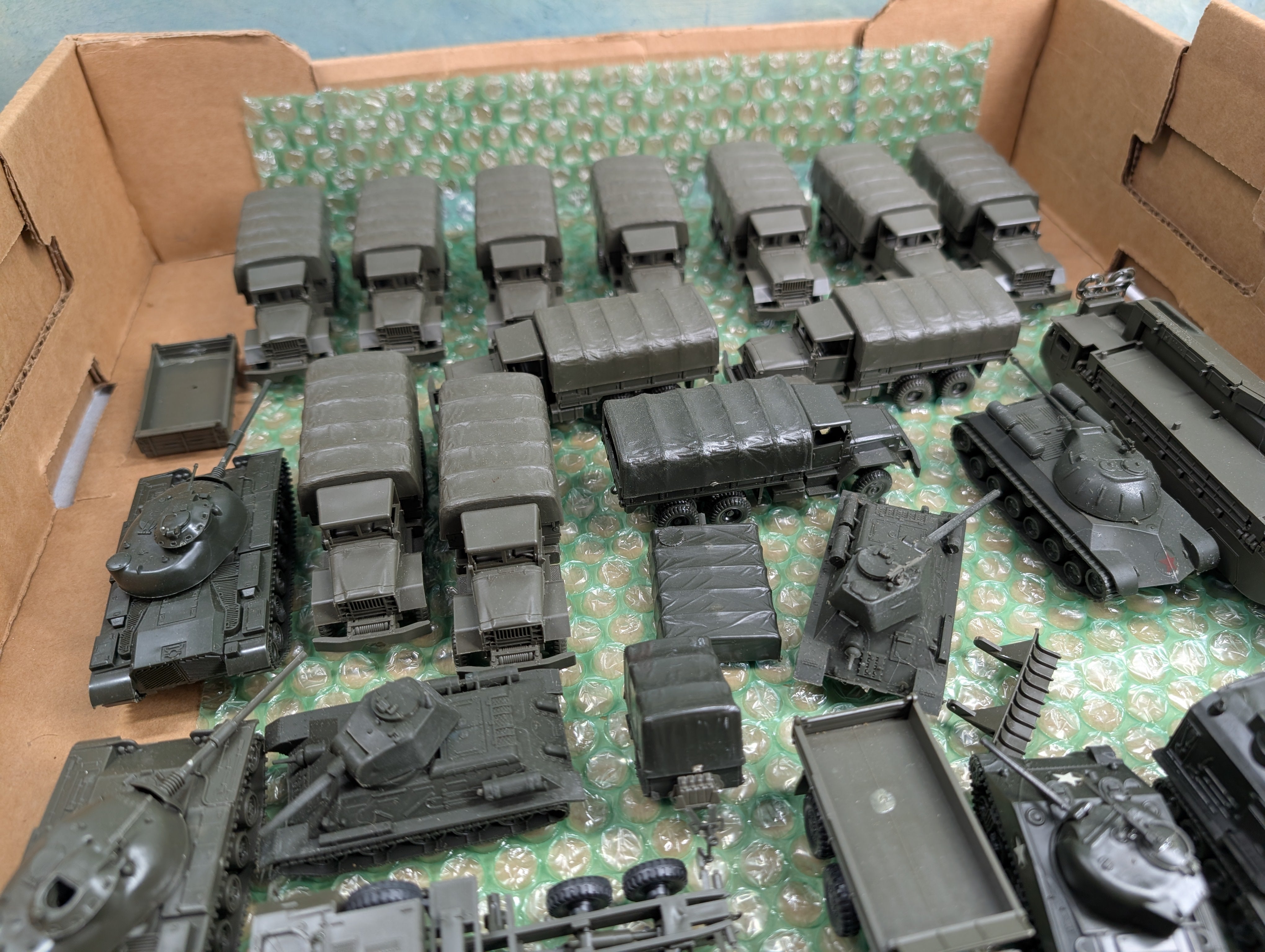 USED Roco HO Scale Lot of Various Army Tank Cars, Vehicles, Parts and more, MiniTanks