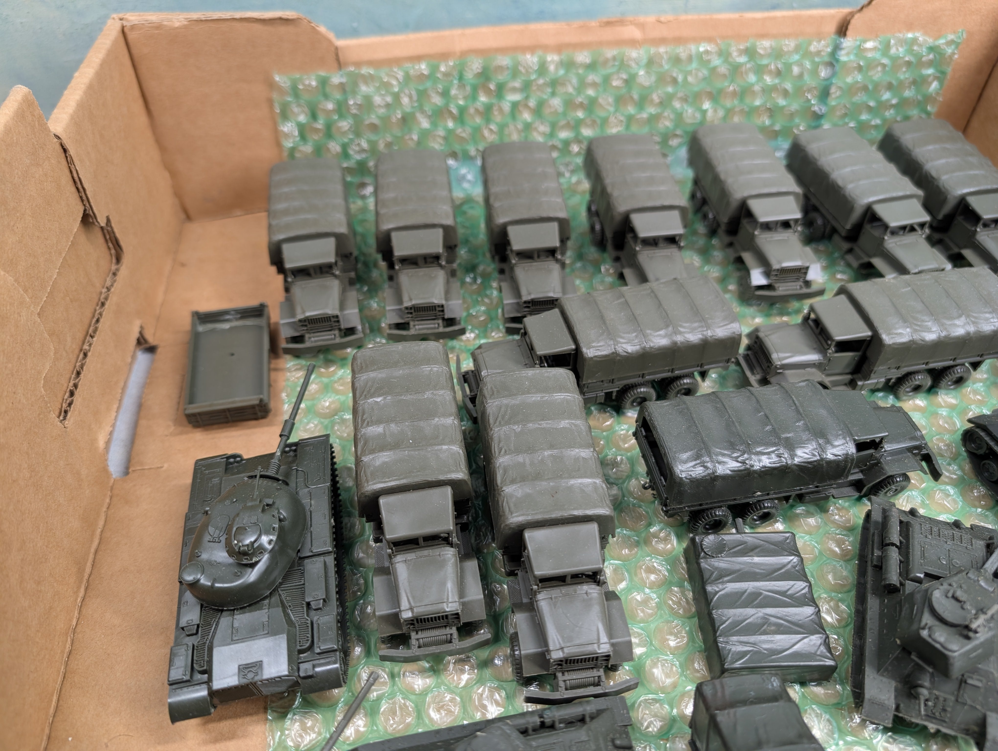 USED Roco HO Scale Lot of Various Army Tank Cars, Vehicles, Parts and more, MiniTanks