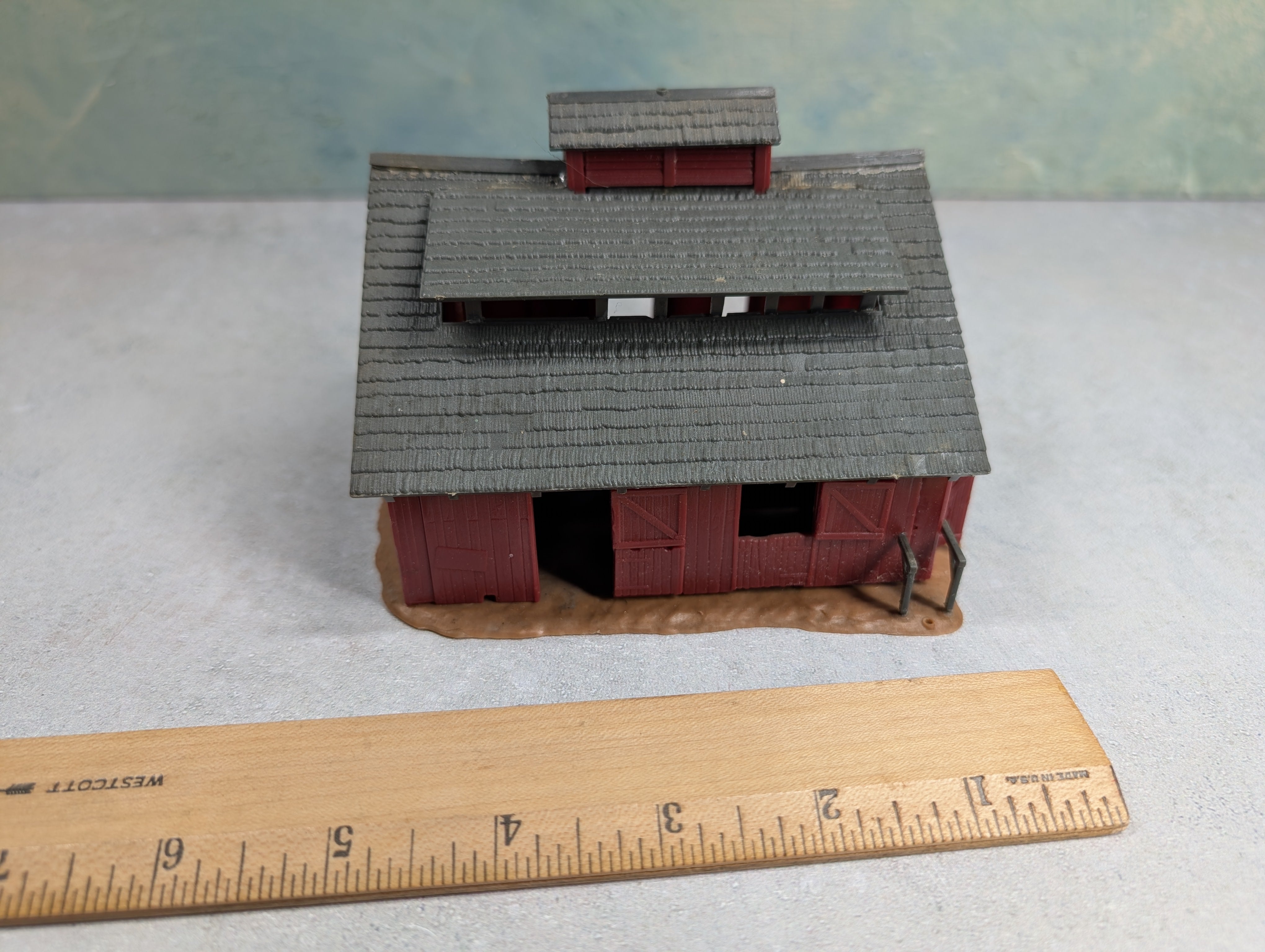 USED Revell HO Scale Red Barn