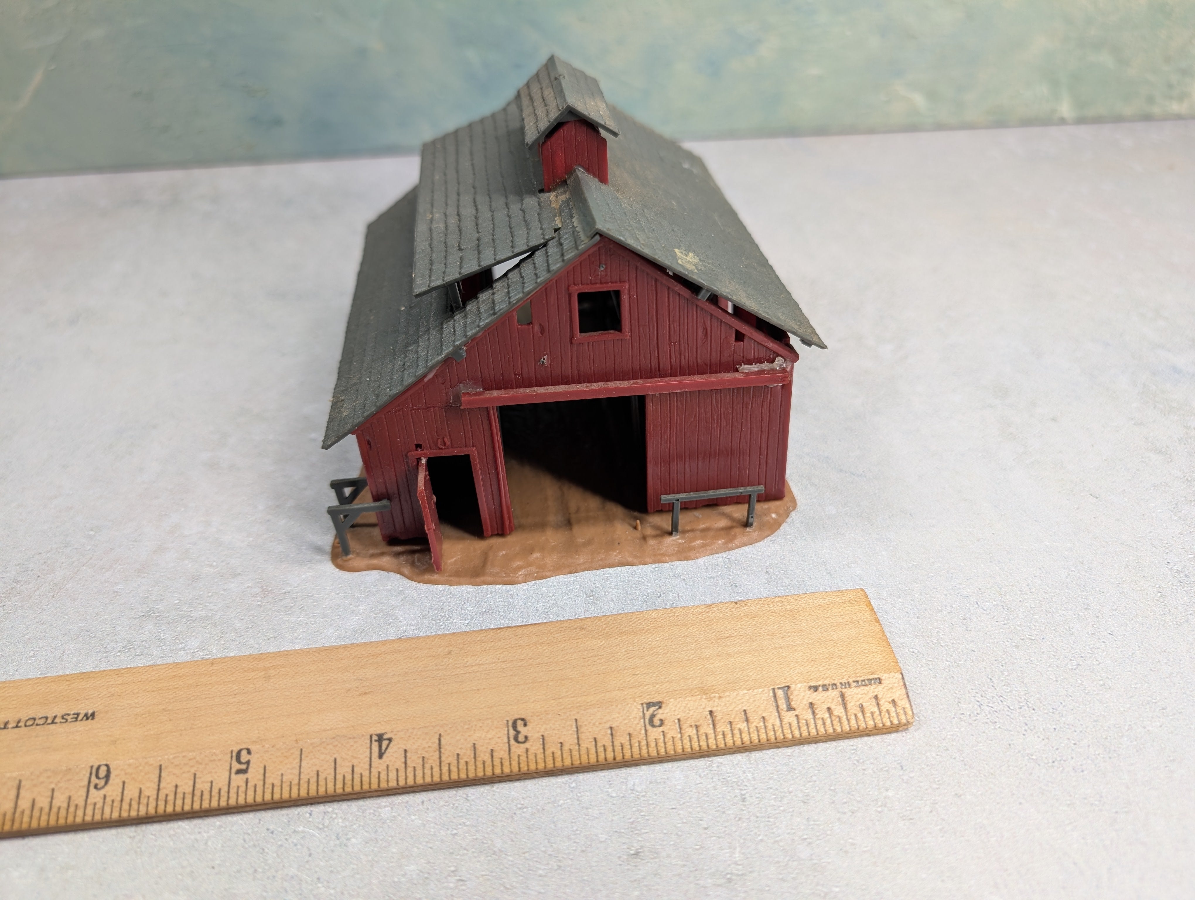USED Revell HO Scale Red Barn