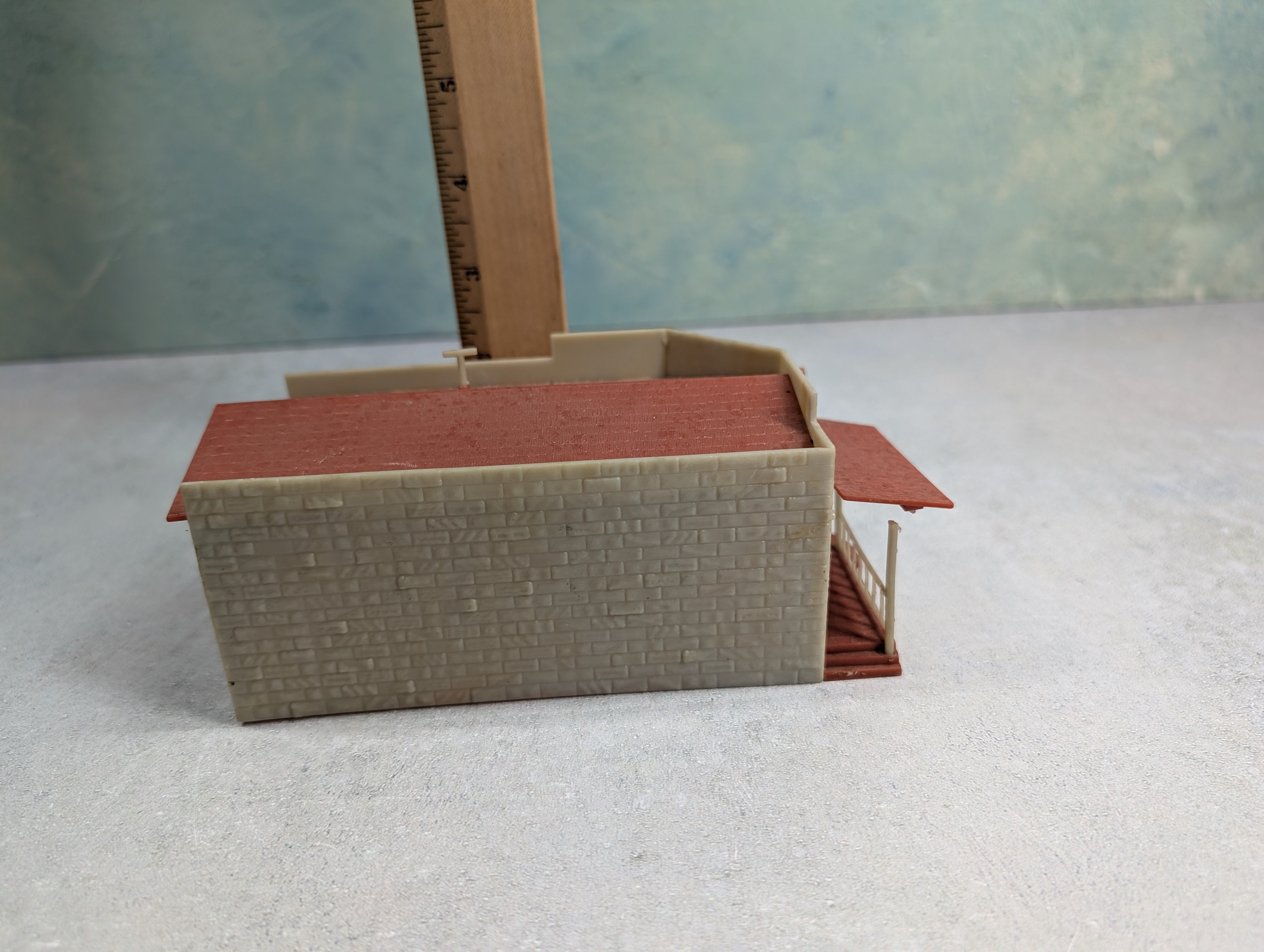 USED HO Scale Citizens Bank, Corner Store Front