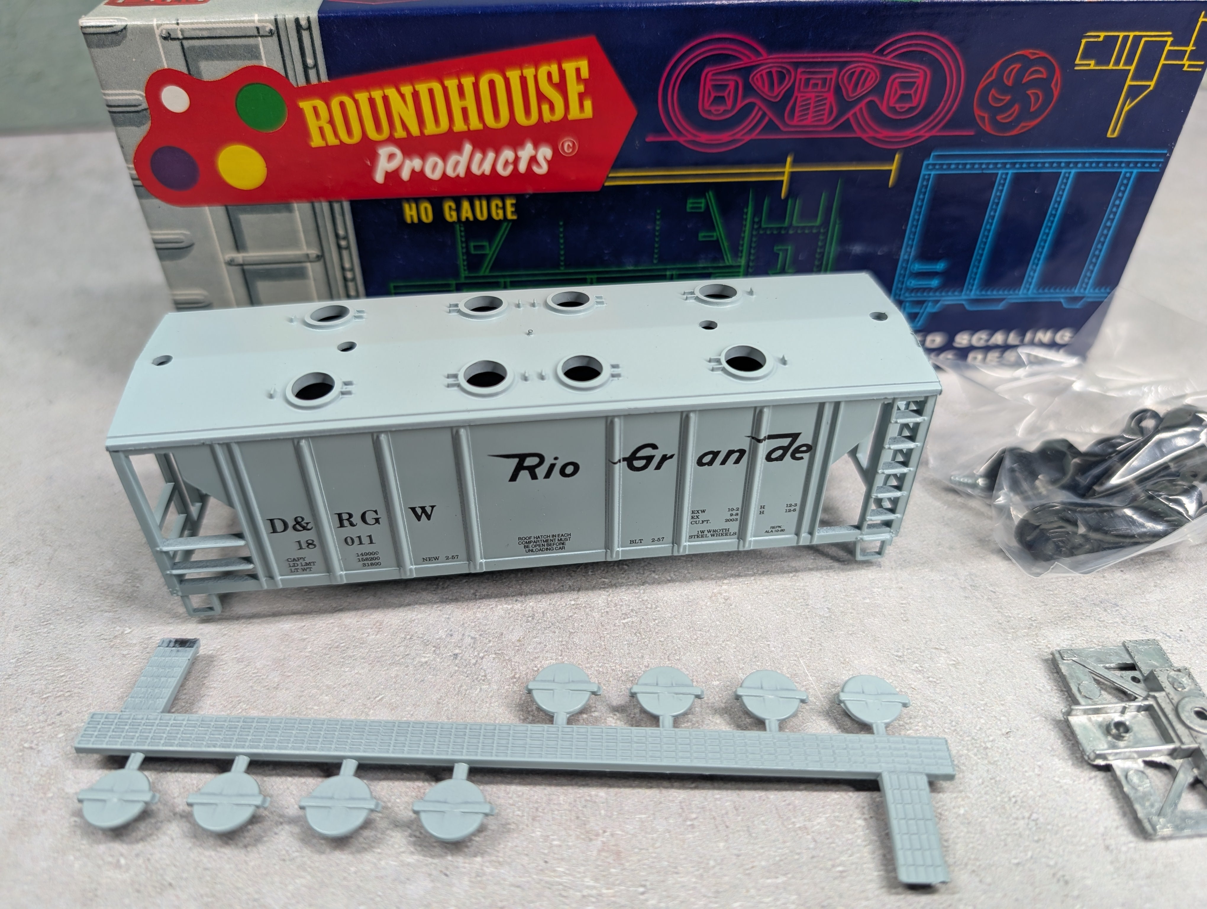 USED Roundhouse 3233 HO Scale Covered Hopper Rio Grande D&RGW #18011 KIT