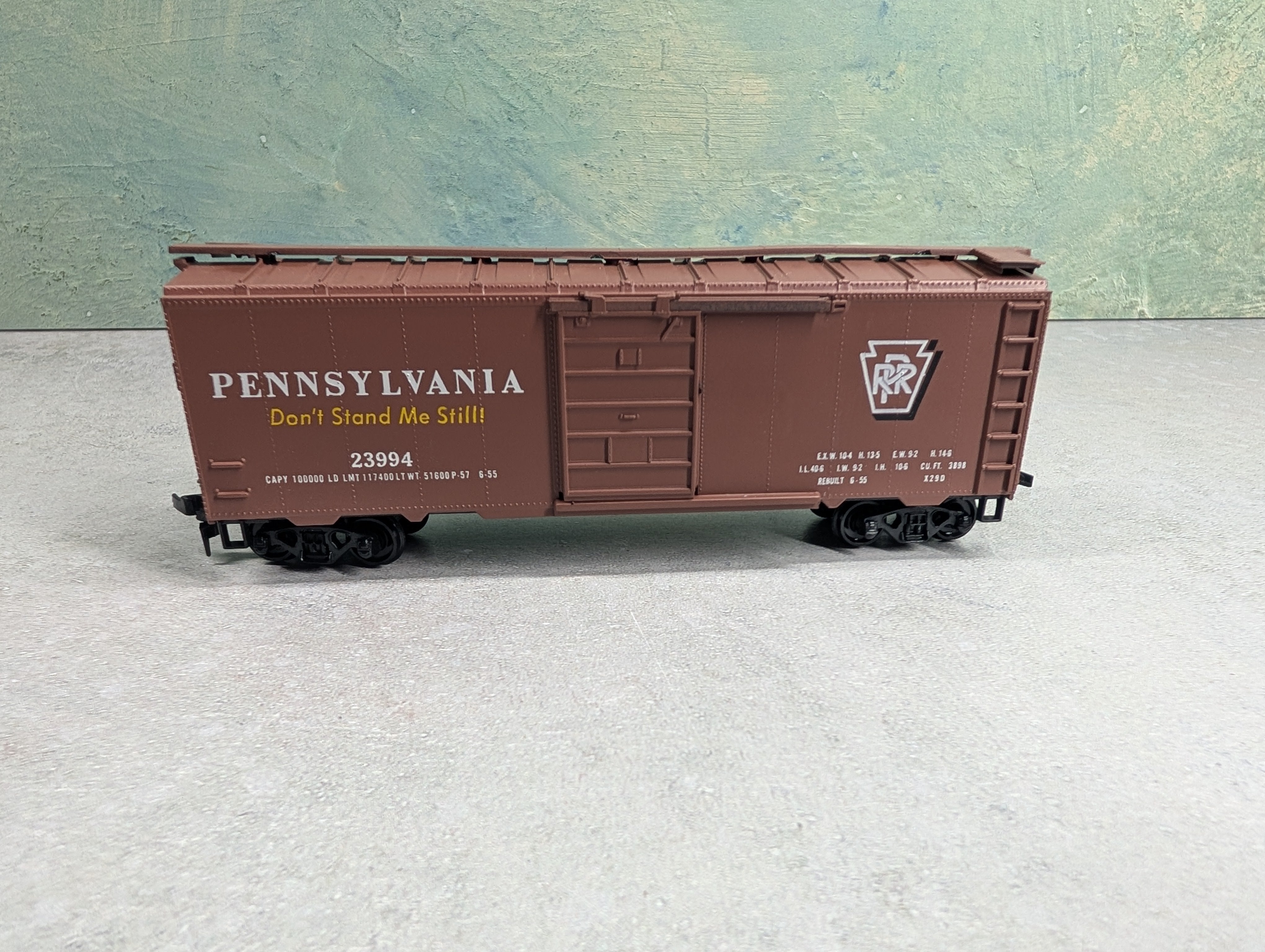 USED Roundhouse HO Scale 40' Box Car Pennsylvania #23994