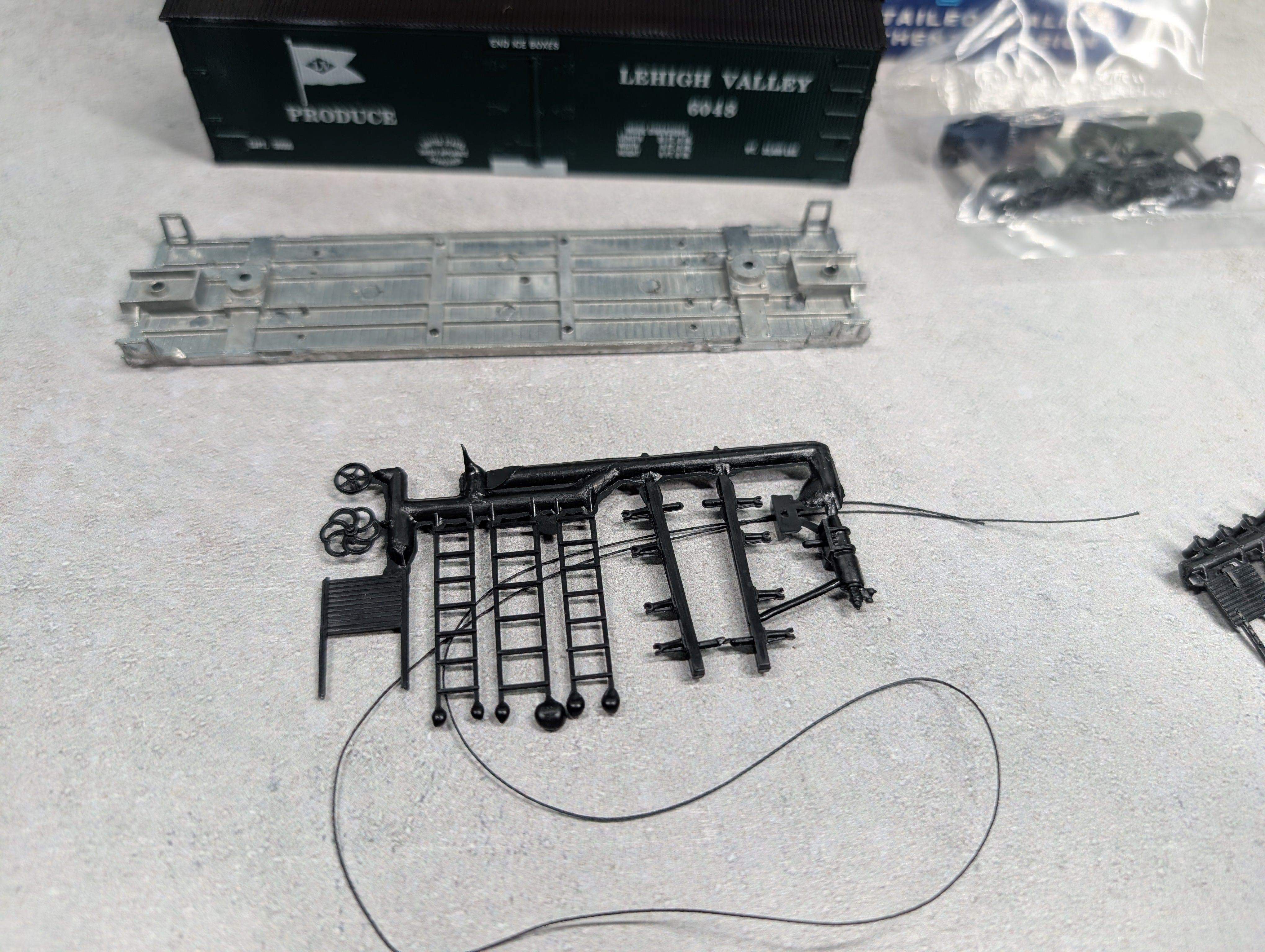 USED Roundhouse 3169 HO Scale Old Time Reefer Car Lehigh Valley #6048 Produce KIT