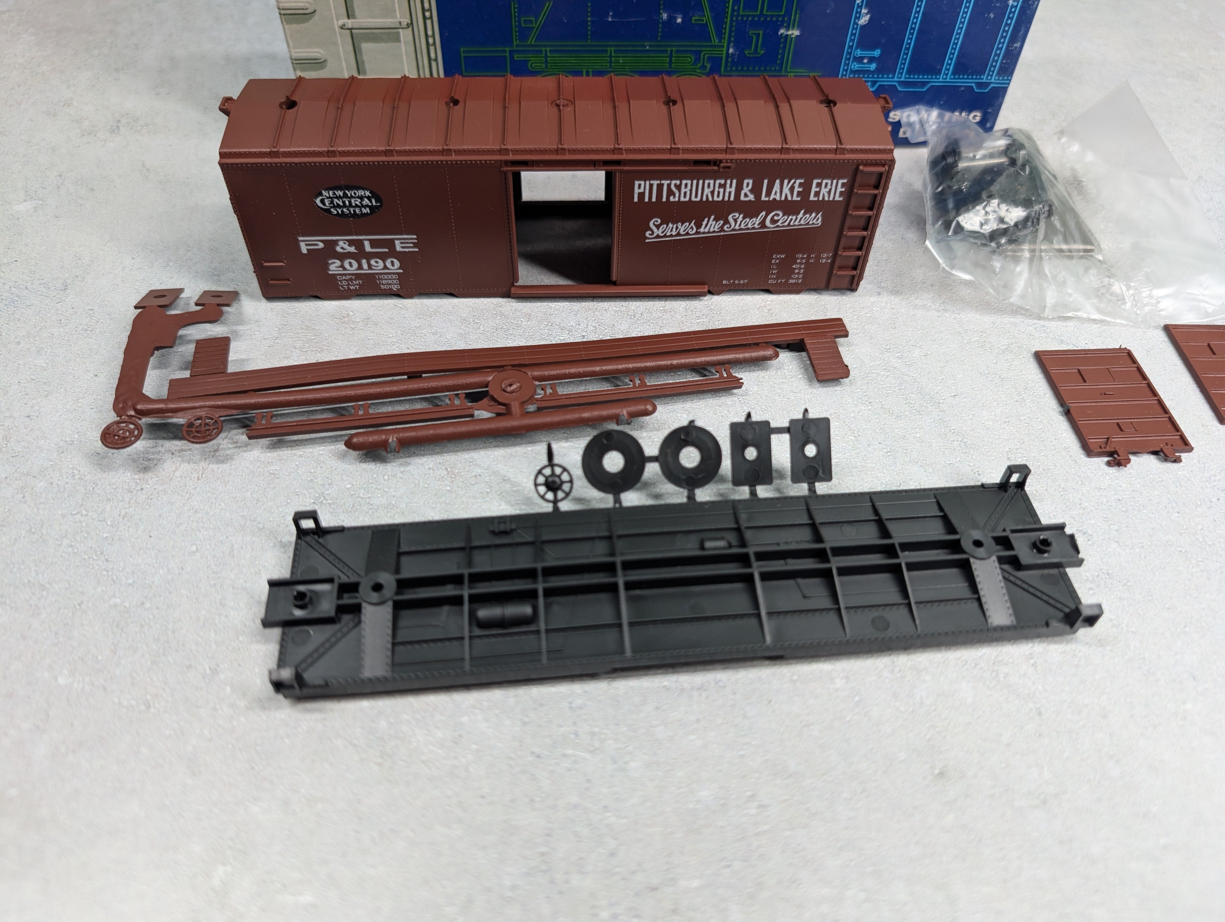 USED Roundhouse 2042 HO Scale 40' Box Car Pittsburgh and Lake Erie P&LE #20190 KIT