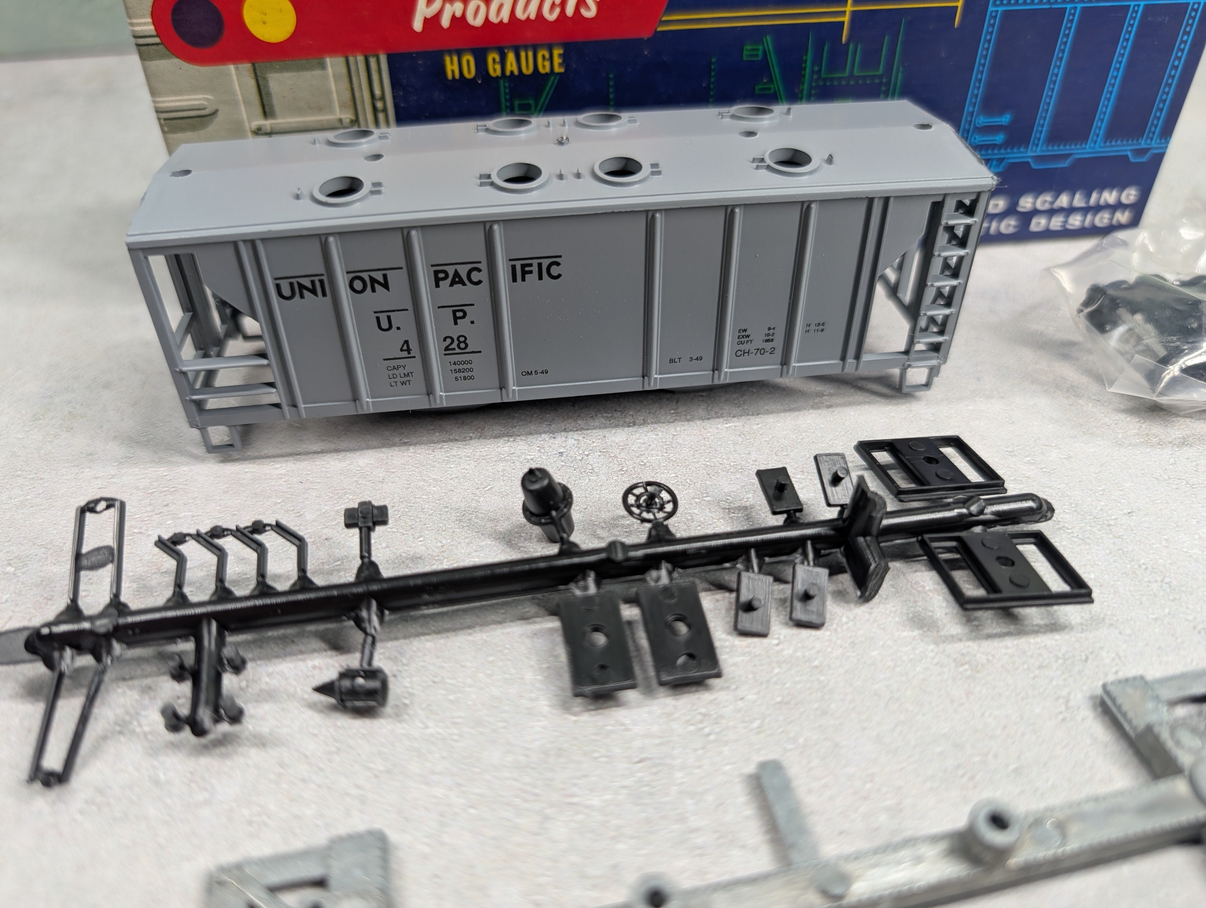 USED Roundhouse 3222 HO Scale Covered Hopper Union Pacific UP #428 KIT