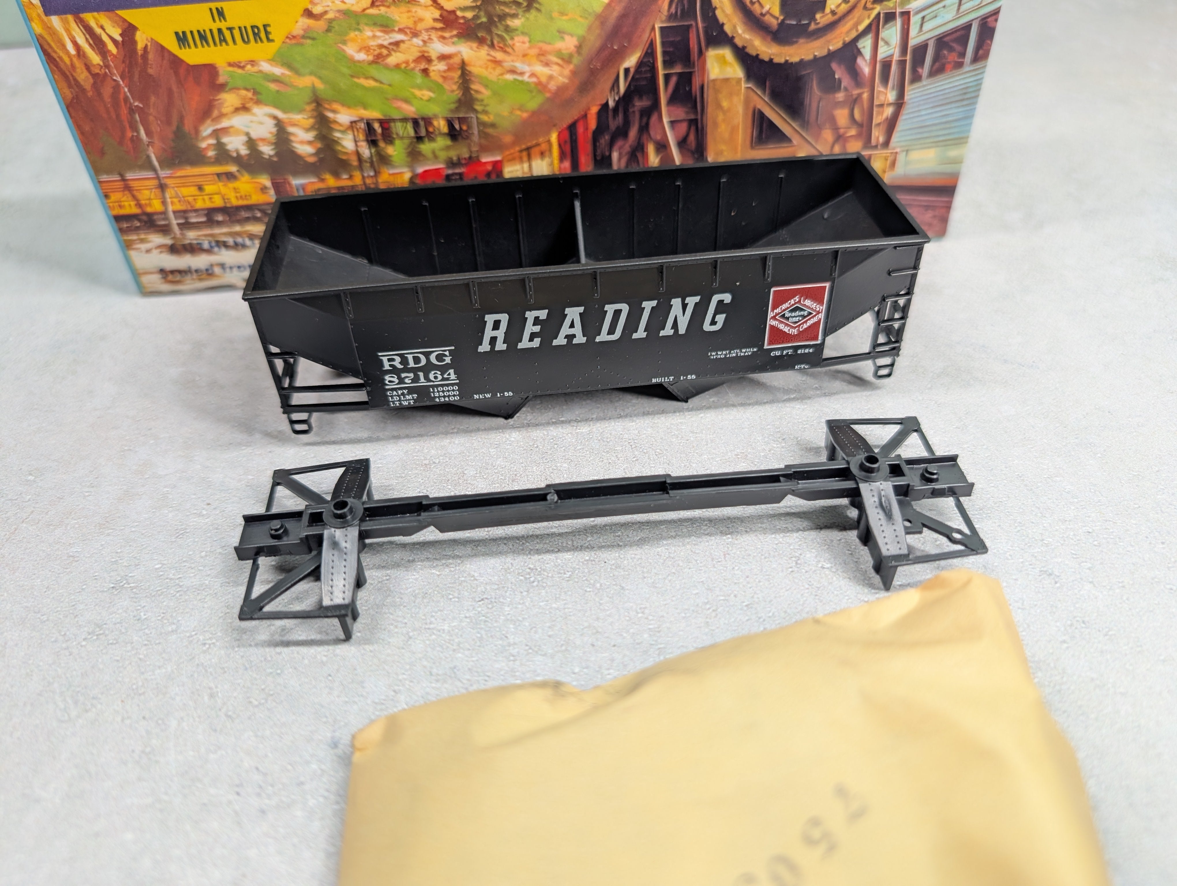 USED Athearn #1317-2 HO Scale 2-Bay Flat-End Hopper Reading RDG #87164 Bev-Bel KIT