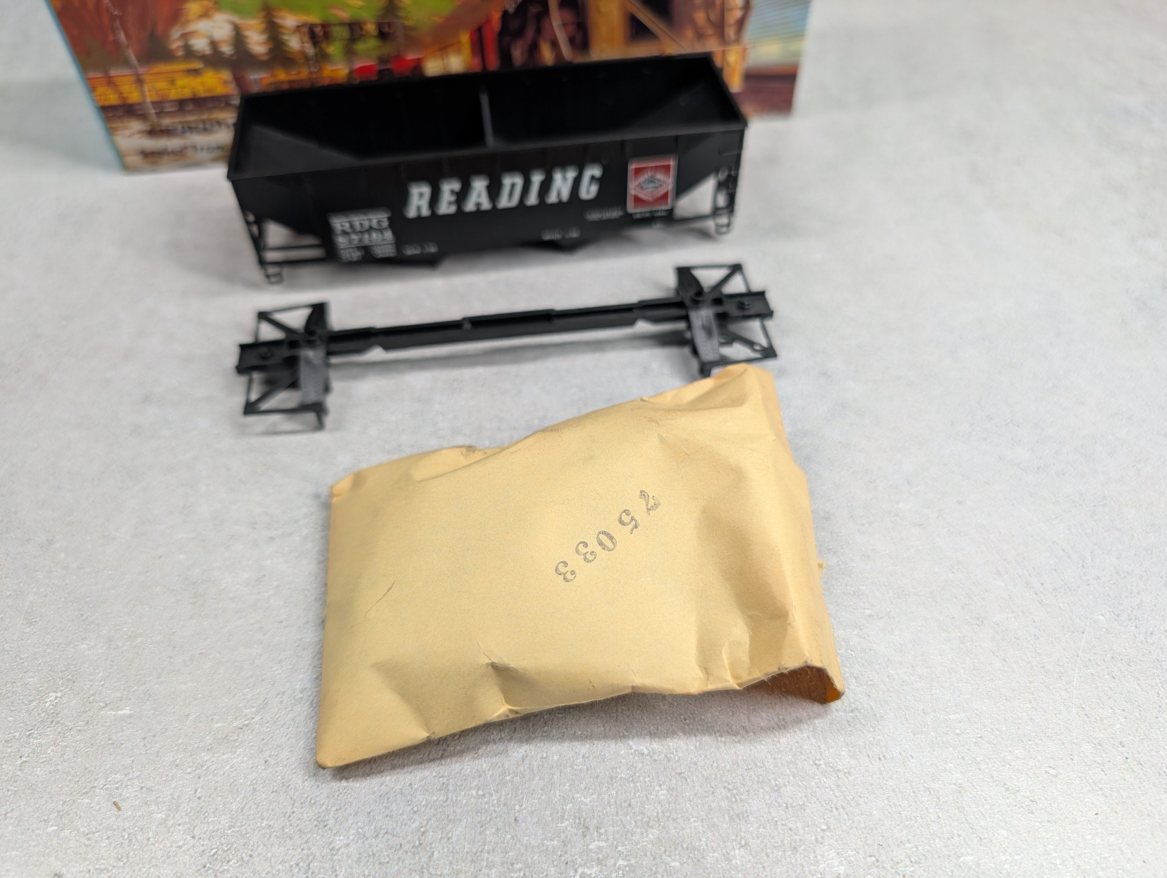 USED Athearn #1317-2 HO Scale 2-Bay Flat-End Hopper Reading RDG #87164 Bev-Bel KIT