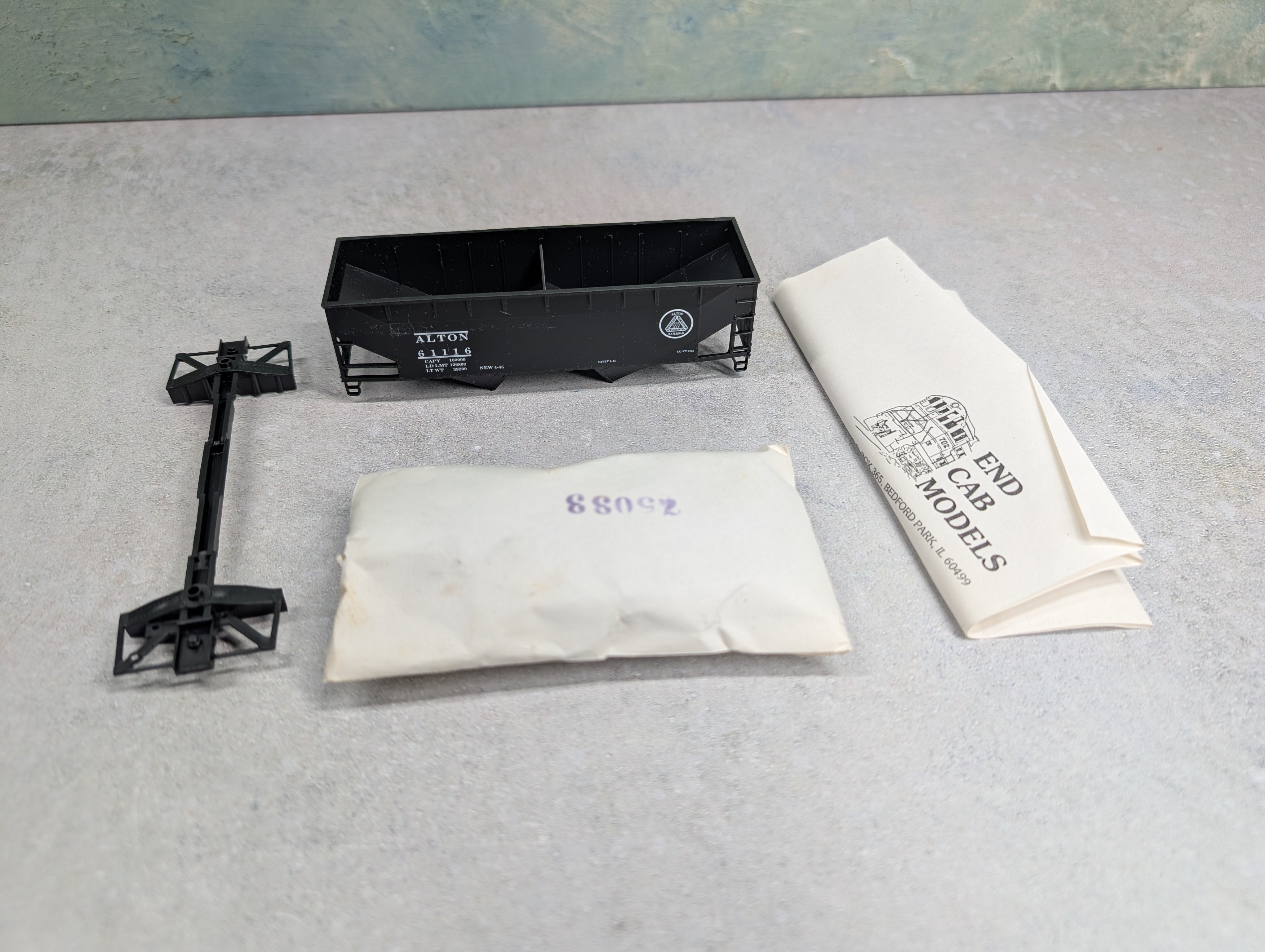 USED Athearn HO Scale 2 Bay Hopper Alton Railroad #61116 End Cab Models KIT