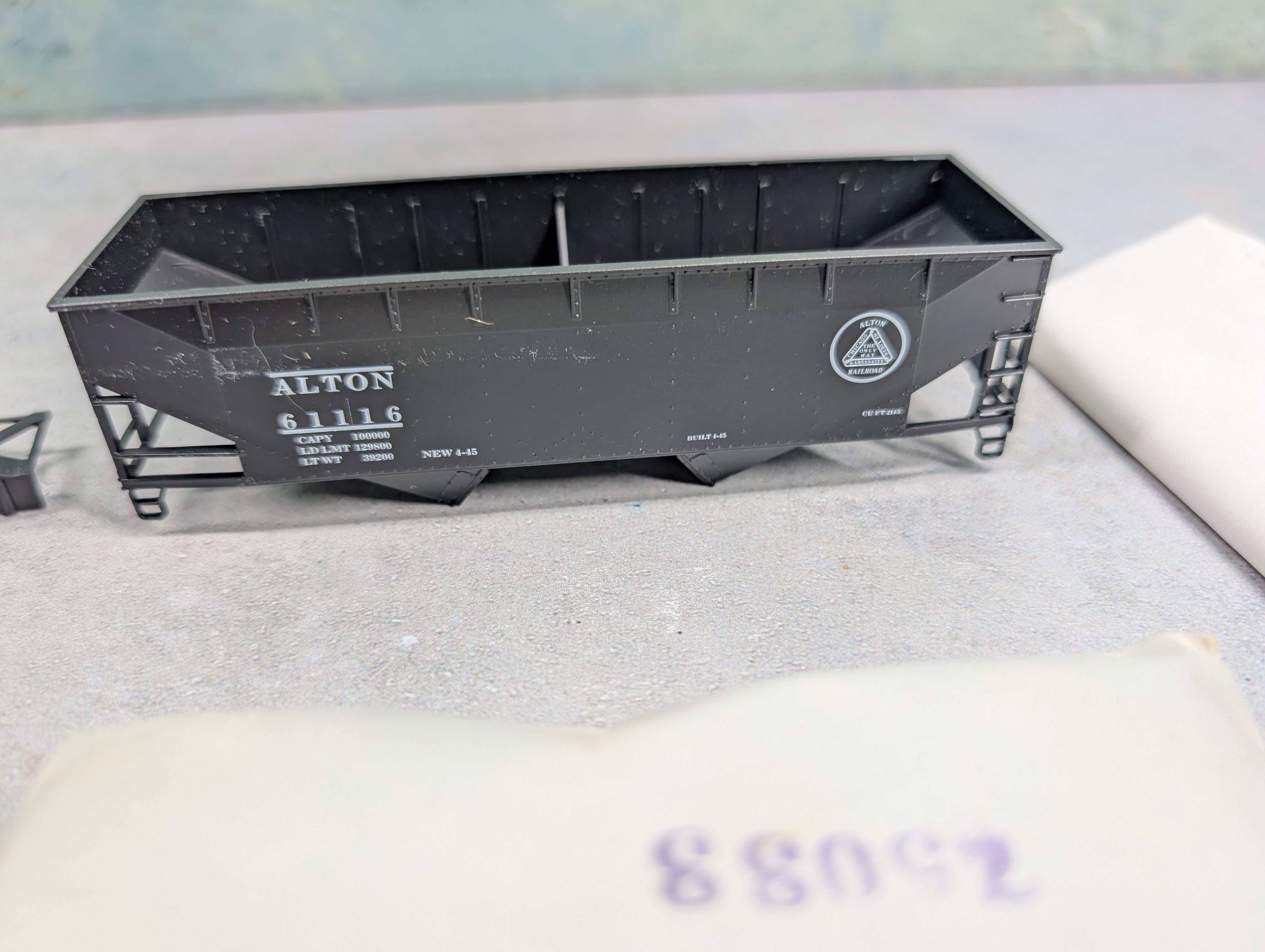 USED Athearn HO Scale 2 Bay Hopper Alton Railroad #61116 End Cab Models KIT