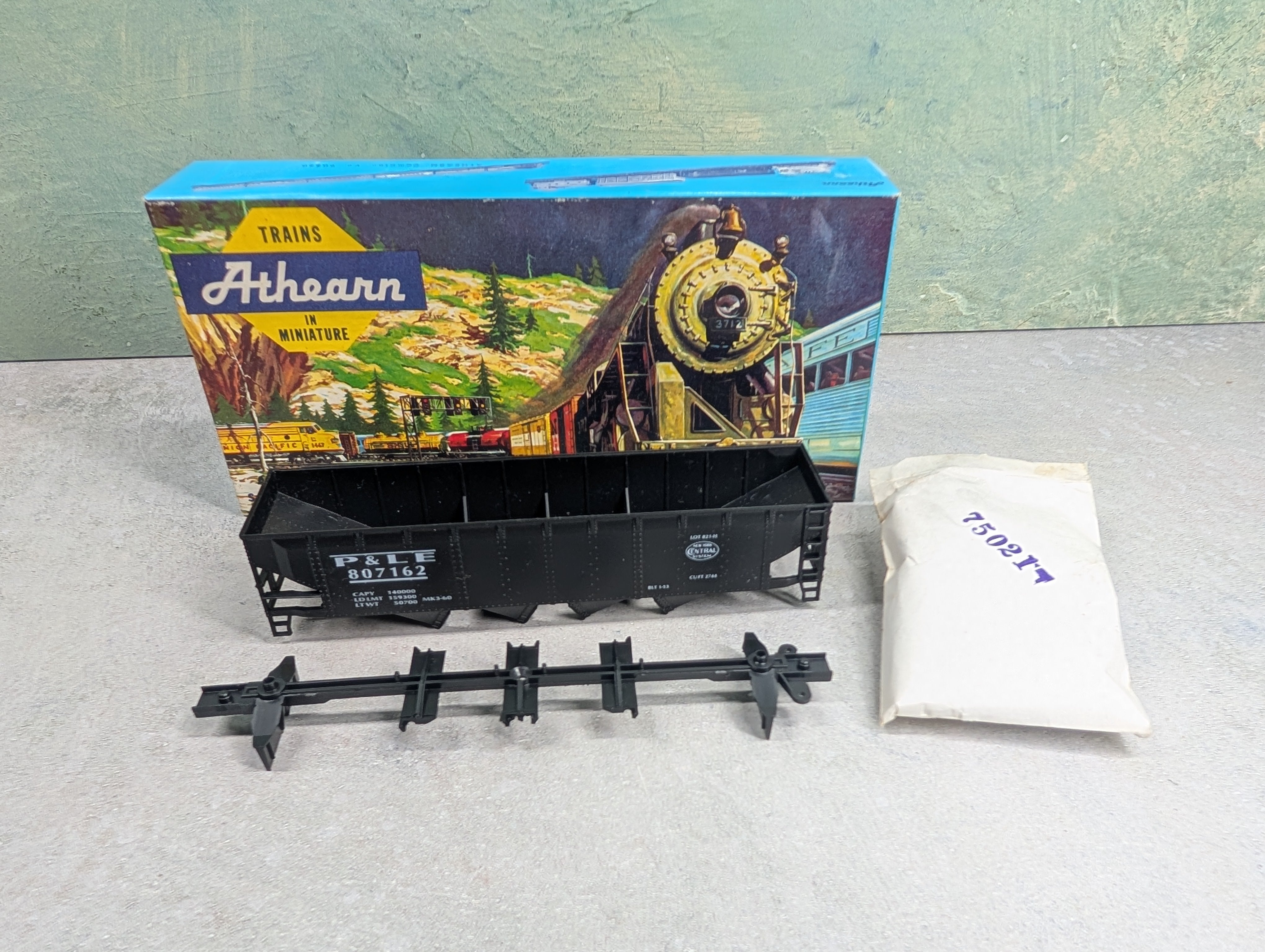 USED Athearn HO Scale Operating 4 Bay Hopper Pittsburgh and Lake Erie P&LE #807162 Bev-Bel KIT