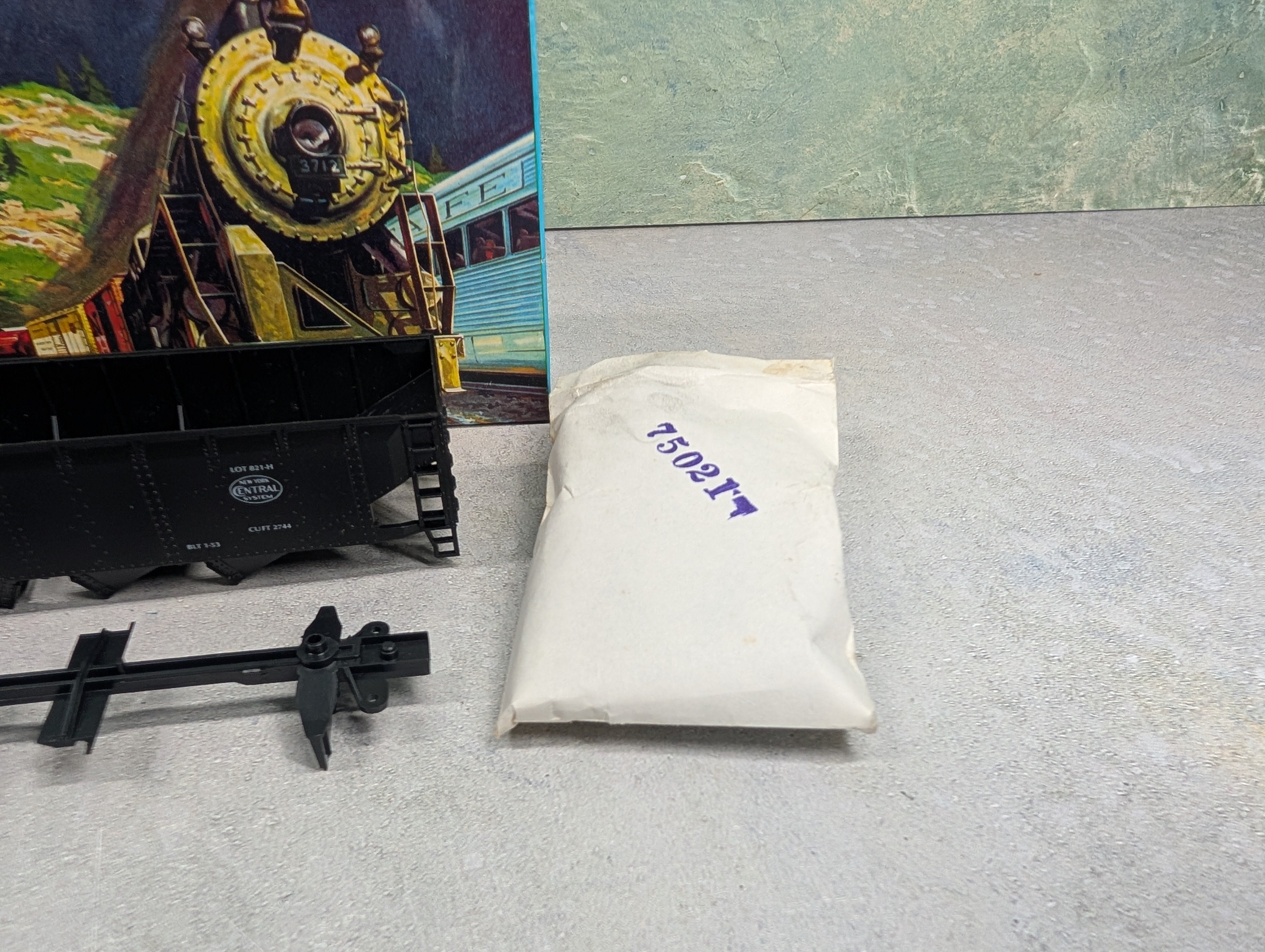 USED Athearn HO Scale Operating 4 Bay Hopper Pittsburgh and Lake Erie P&LE #807162 Bev-Bel KIT