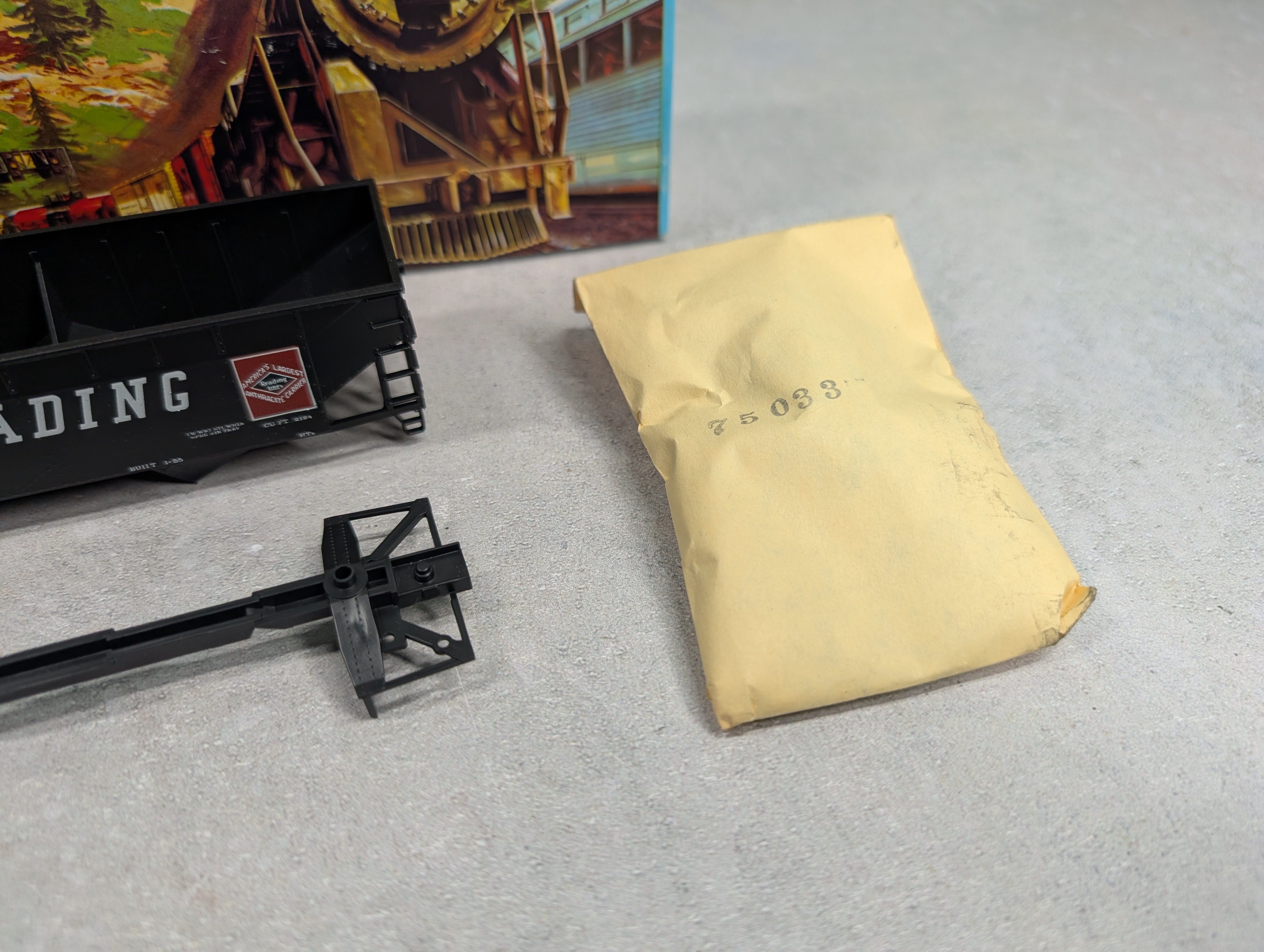 USED Athearn HO Scale 2-Bay Flat-End Hopper Reading RDG #87164 Bev-Bel KIT