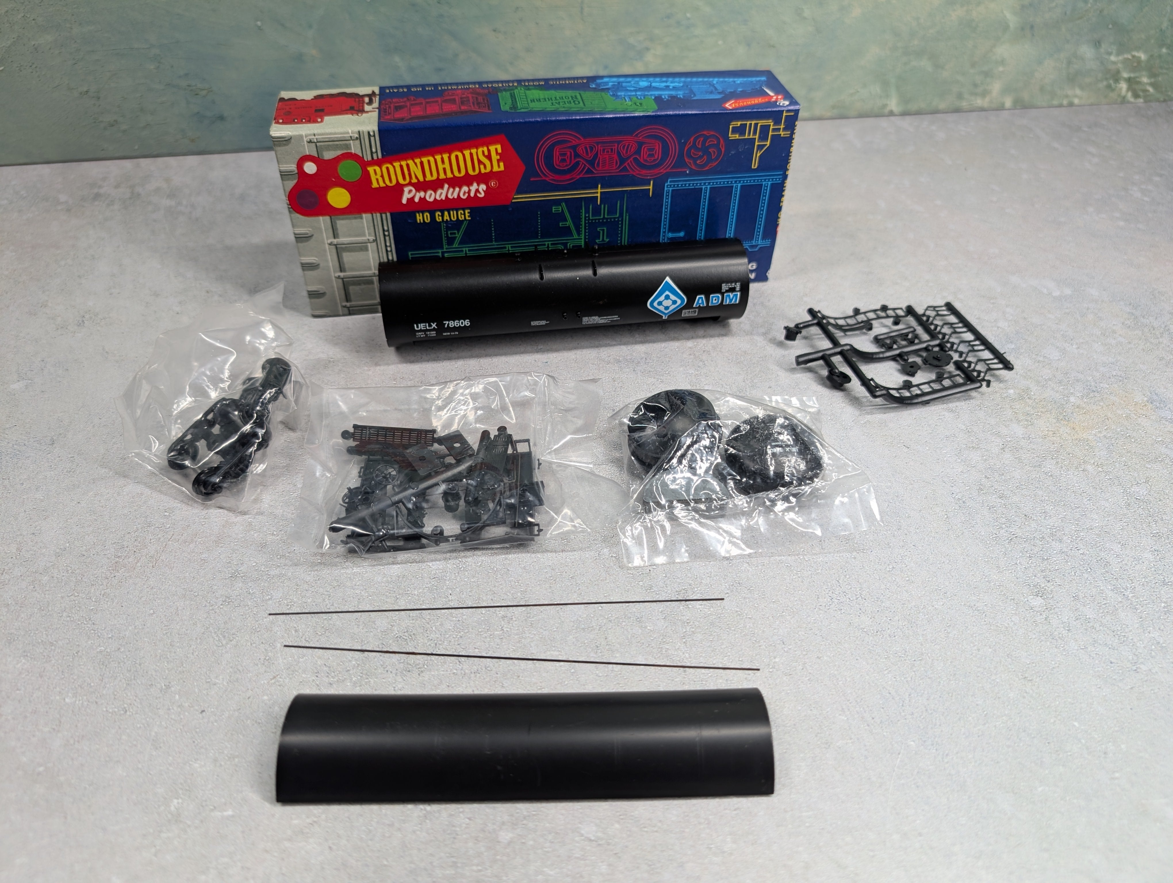 USED Roundhouse 3250 HO Scale 50' Tank Car Archer Daniels Midland UELX #78606 KIT