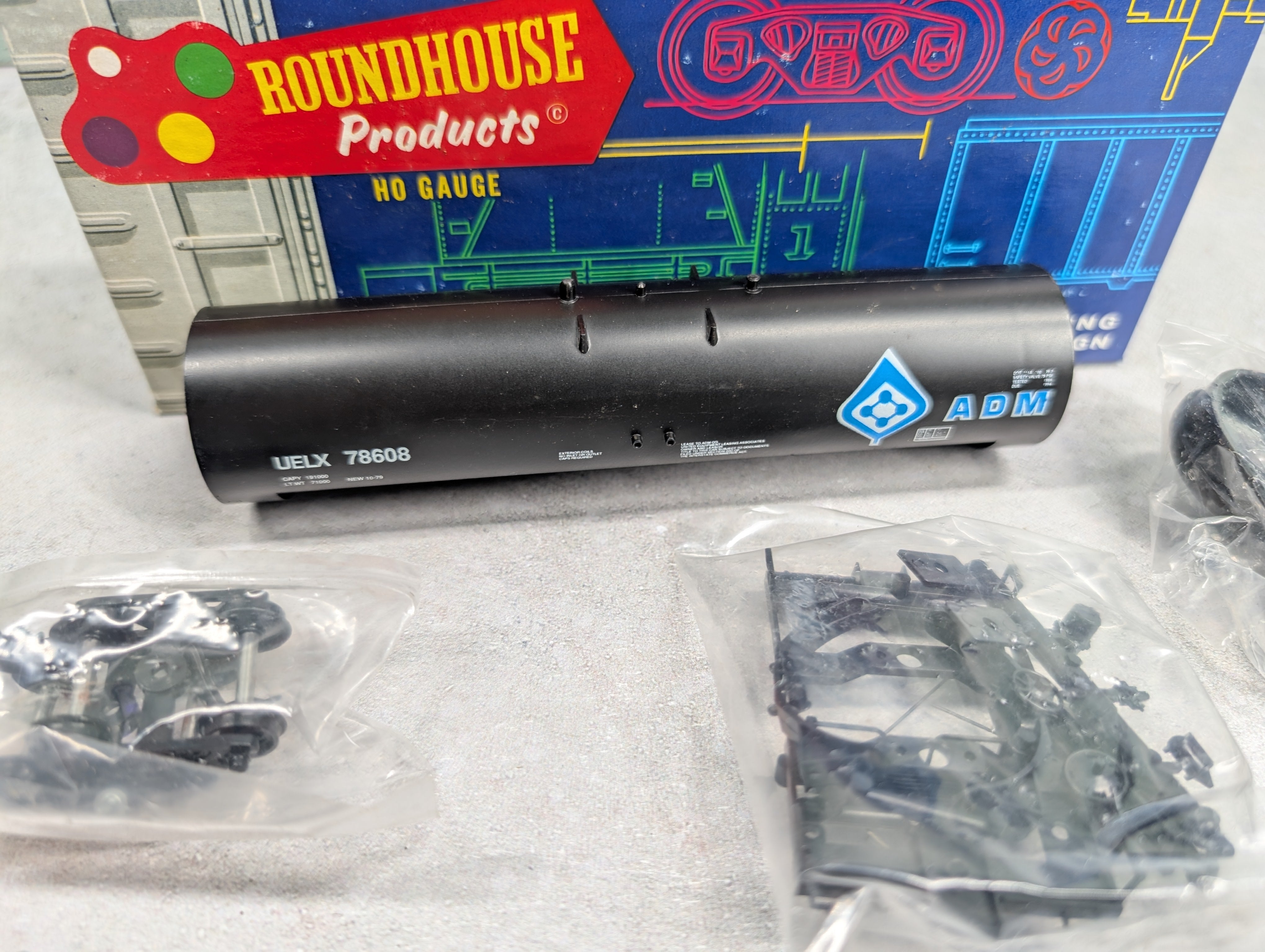 USED Roundhouse 3250 HO Scale 50' Tank Car Archer Daniels Midland UELX #78608 KIT