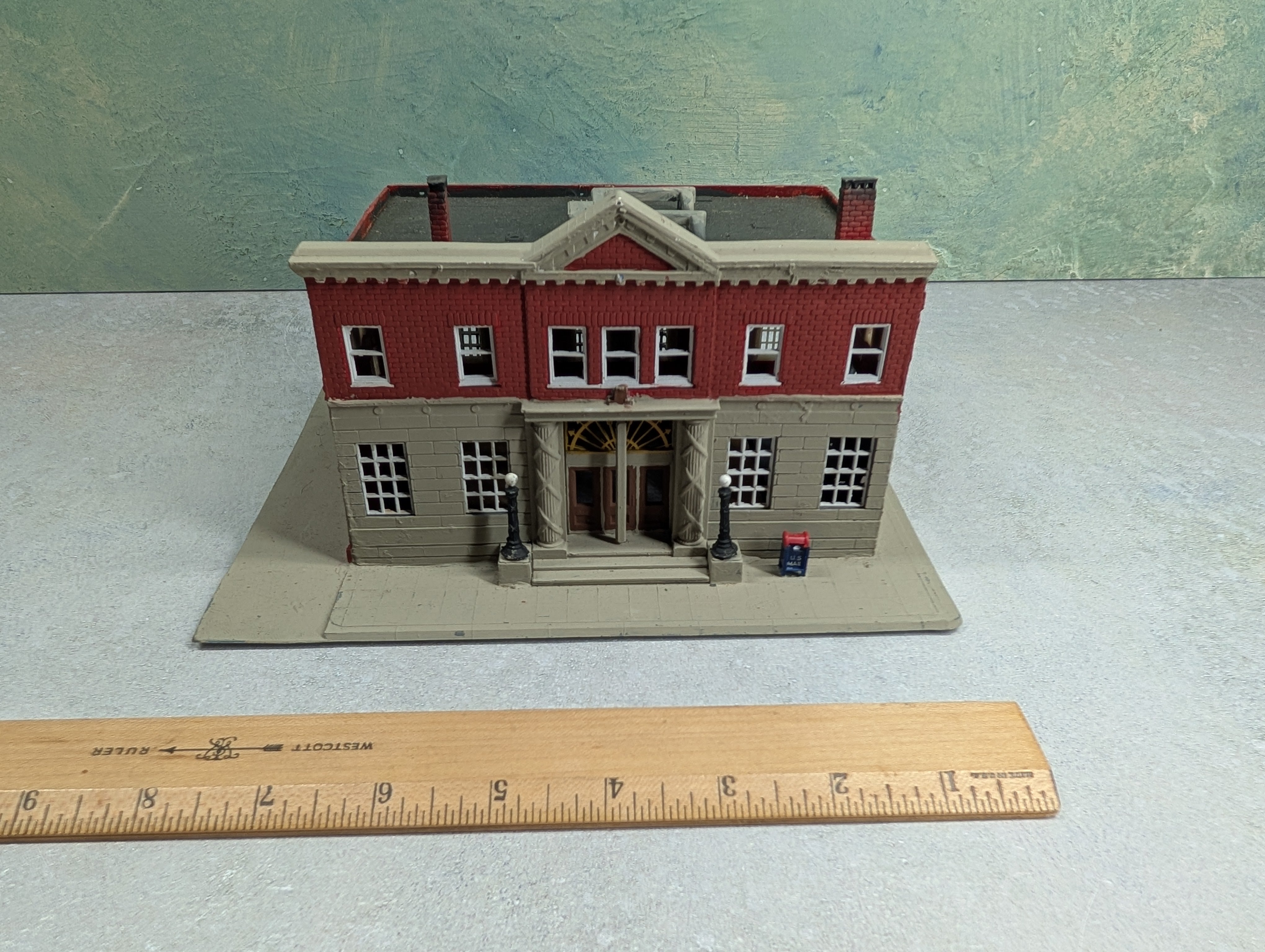 USED HO Scale Large Brick Building