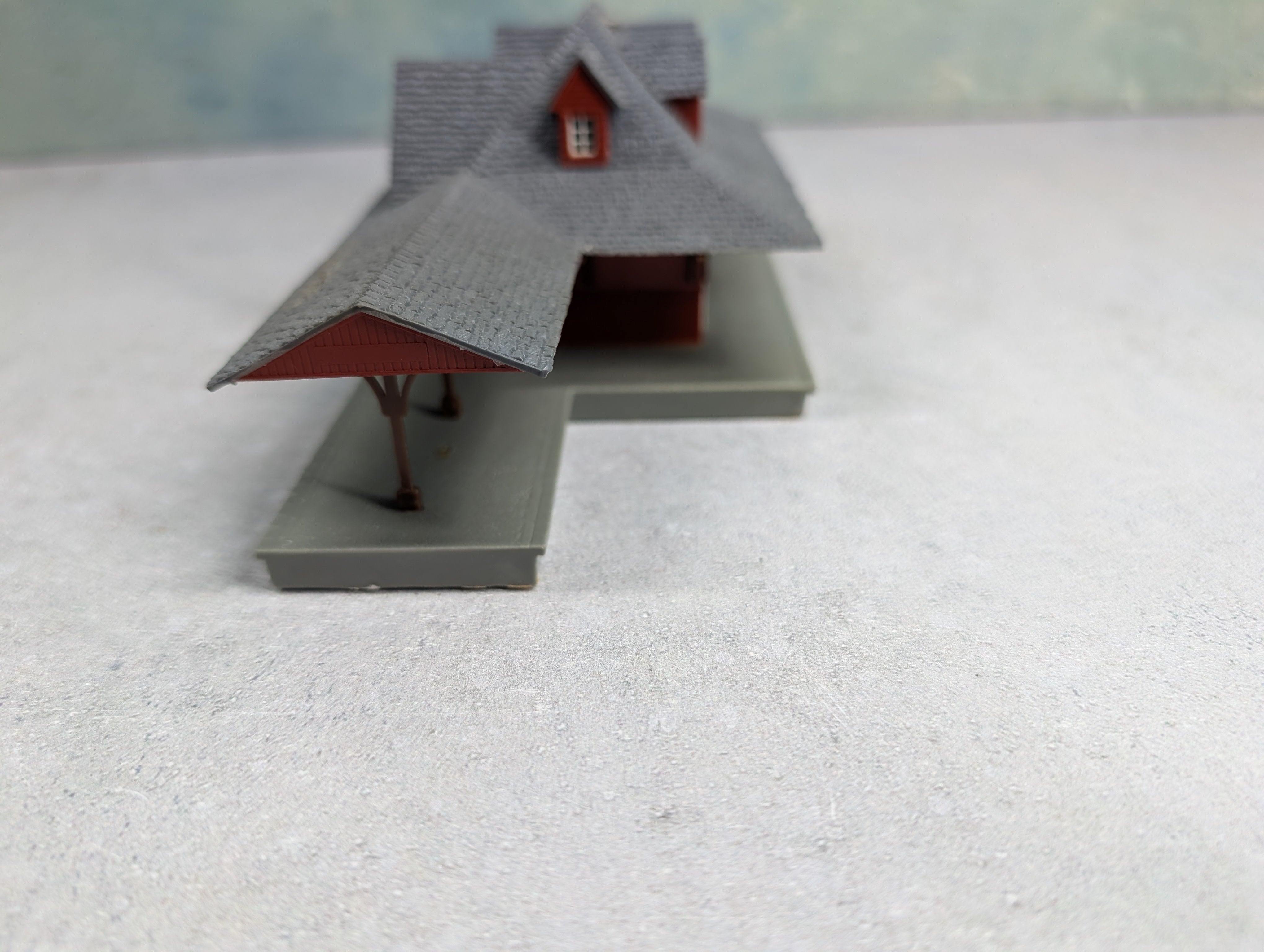 USED Pola HO Scale Freight Station