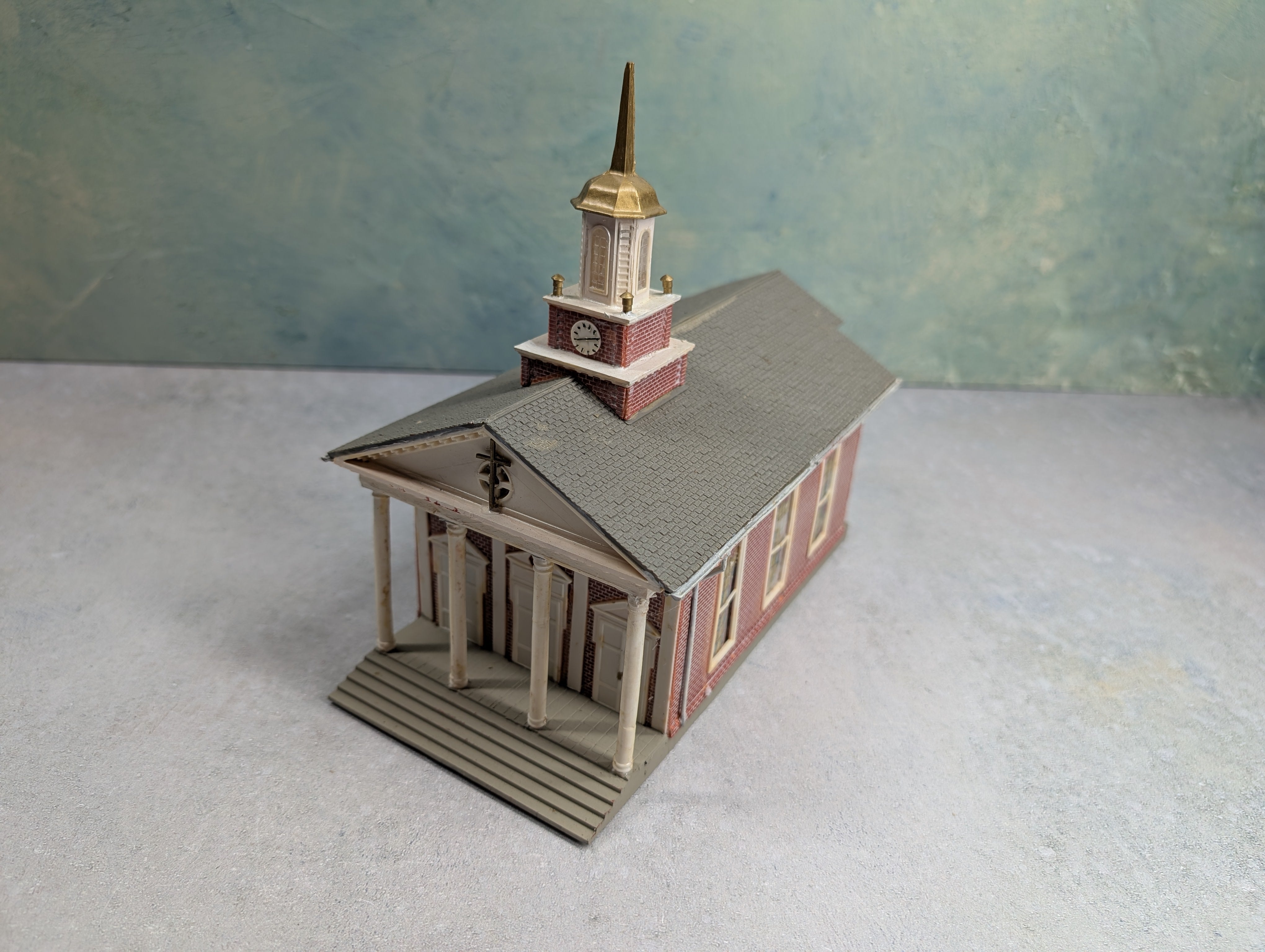 USED HO Scale Large Church, Brick Church