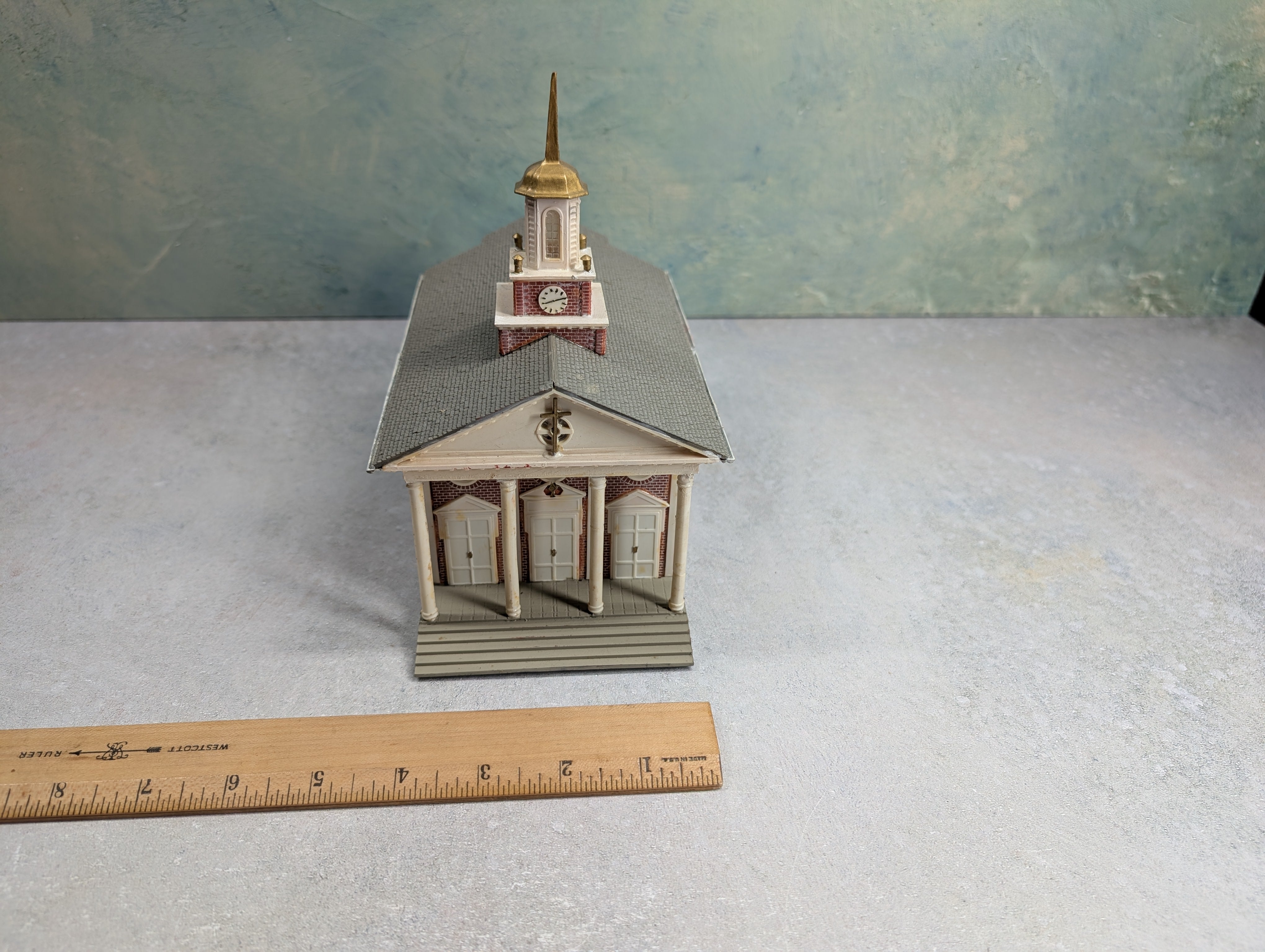 USED HO Scale Large Church, Brick Church